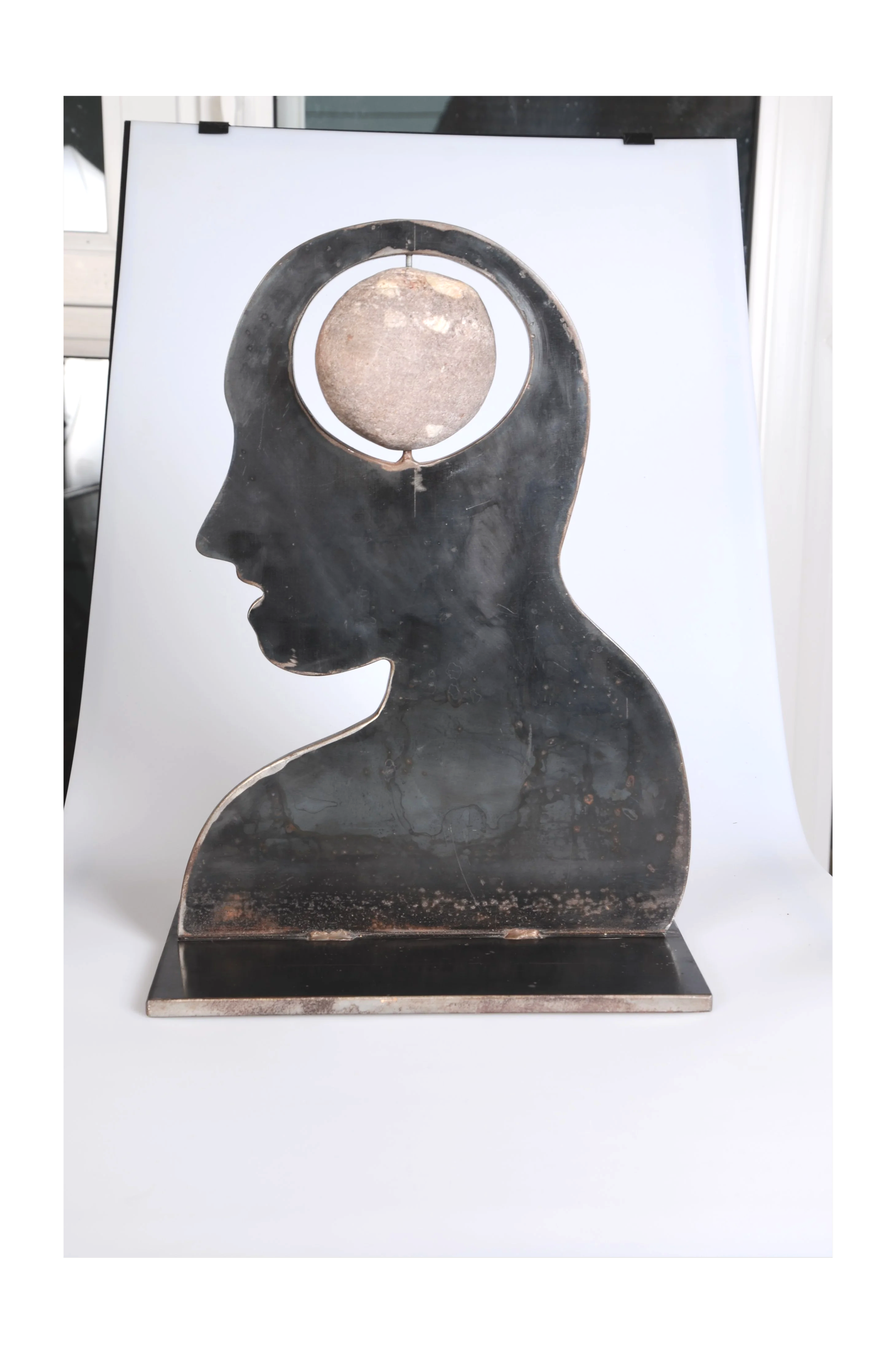 Tête Métal et pierre pivotante 50 x 70 cm