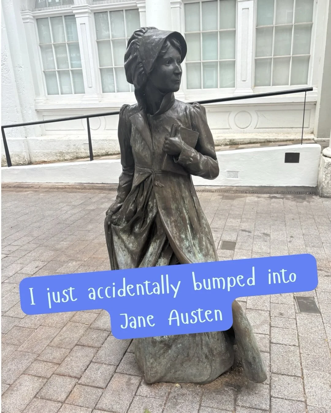 I happened to be in Basingstoke yesterday and I had no idea there was a Jane Austen statue here! I&rsquo;ve been an Austen fan since my late teens so this was a happy surprise. 

The statue is life sized and was unveiled in 2017, created by artist @a