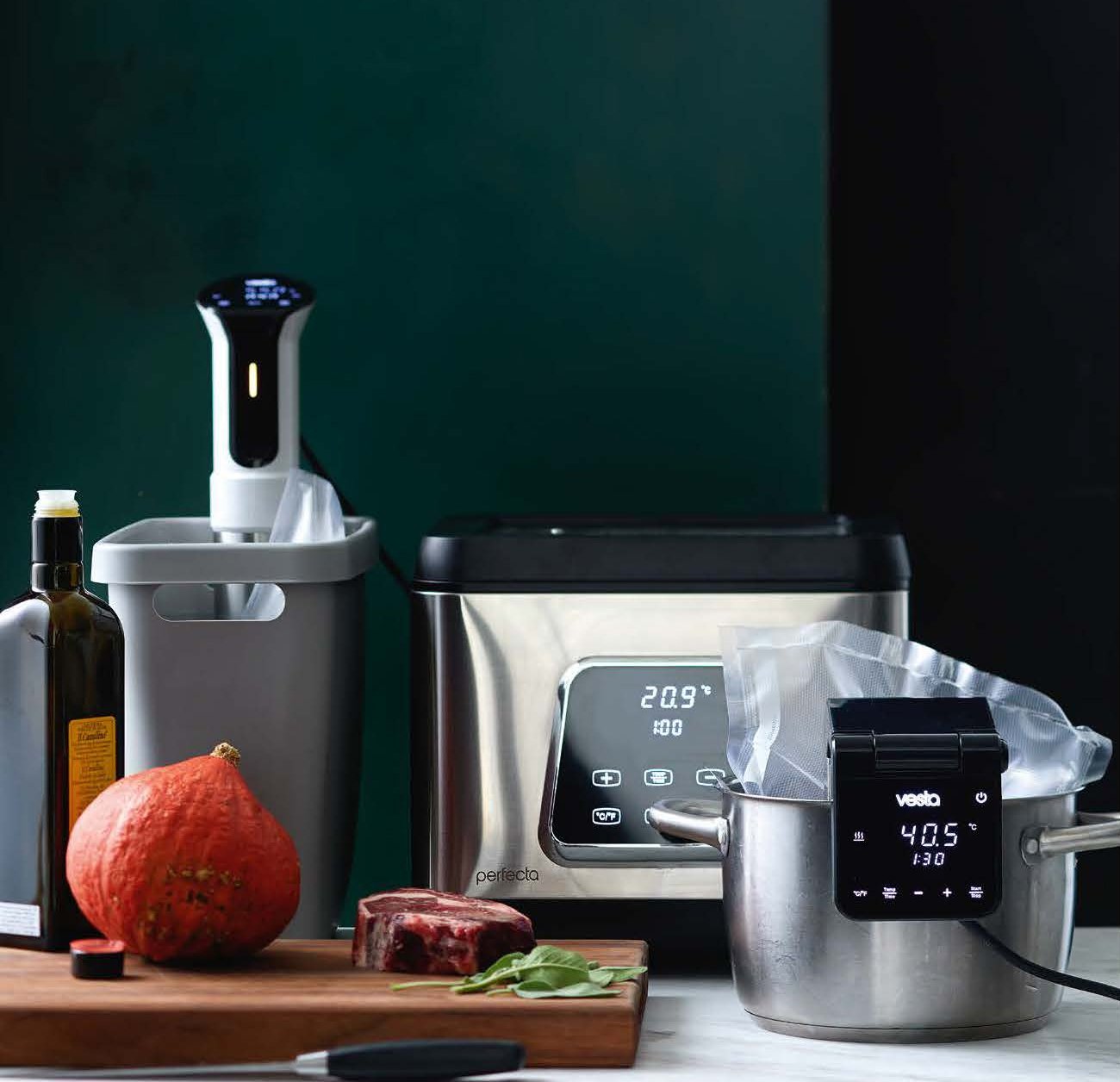 Sous-vide machine photo from Cook book Sous-vide by Bas Robben