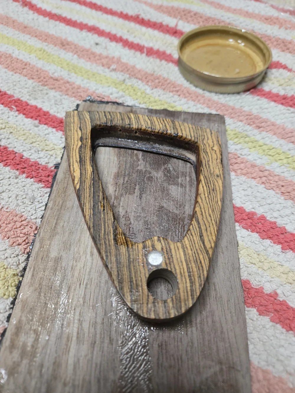 Bullfrog Archtop &mdash; the tailpiece