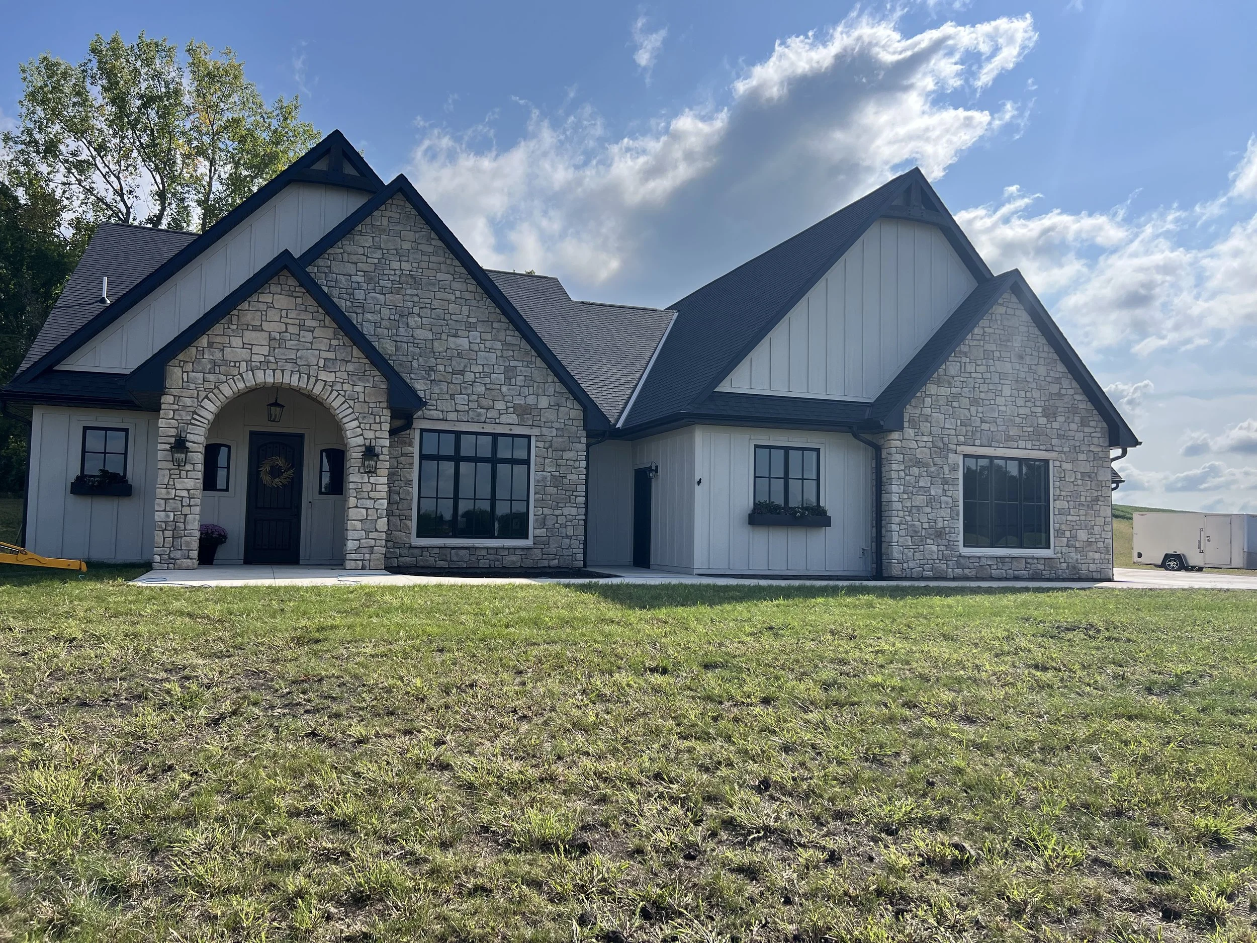 22 sprengeler-construction-finished-home-exterior-front-elevation-acreage-mankato-mn.jpeg