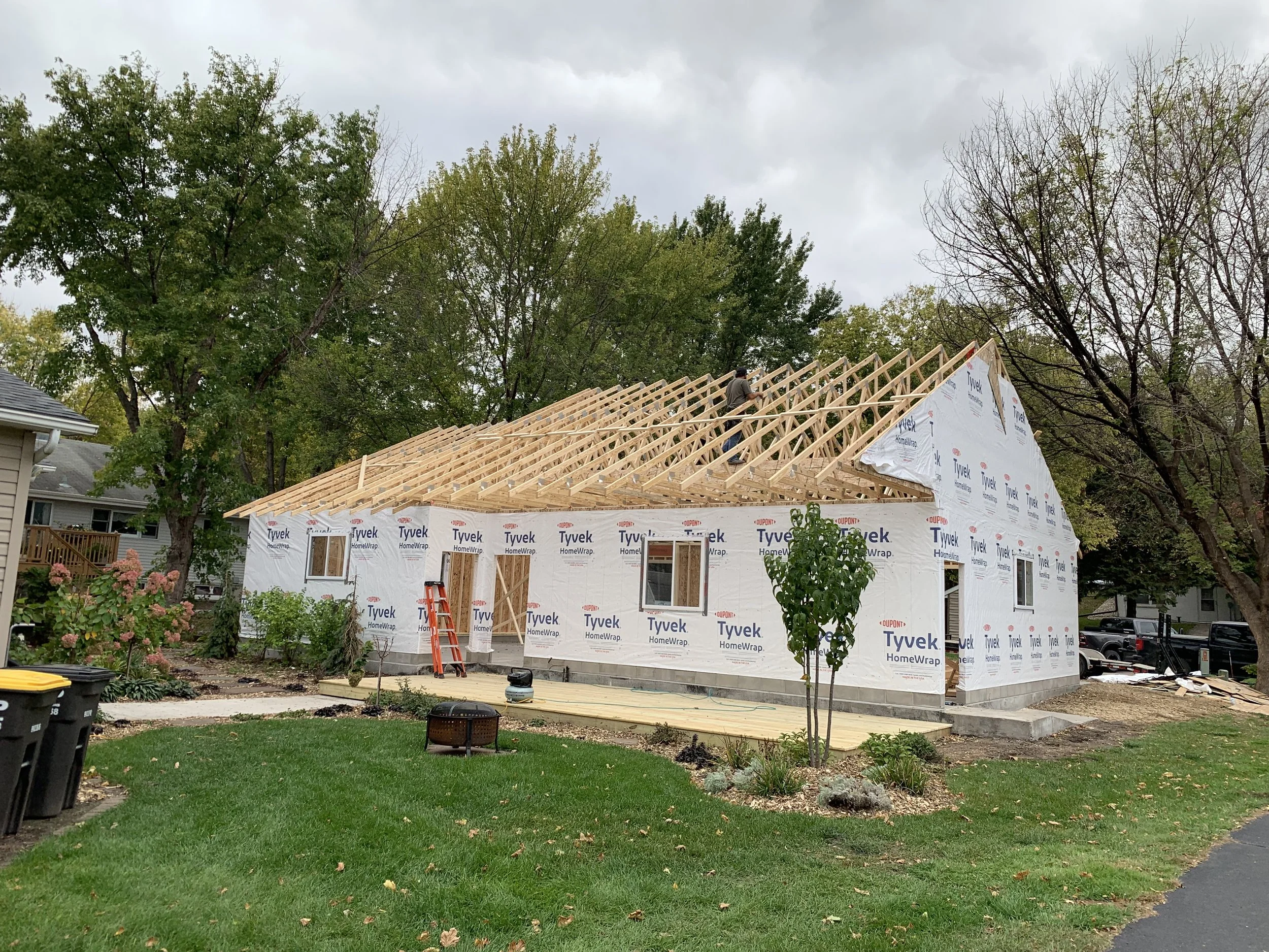 sprengeler-construction-roof-trusses-installation-residential..jpeg