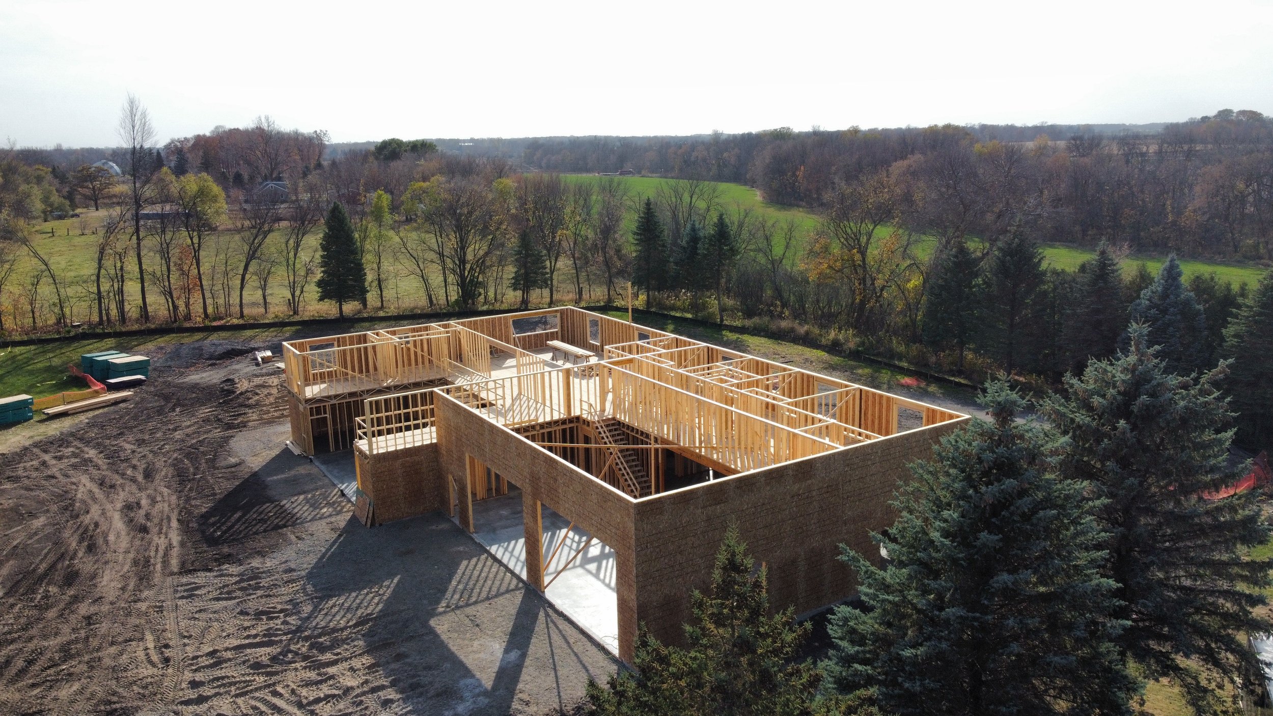 22 sprengeler-construction-barndominium-front-exterior-truss-installation.JPG