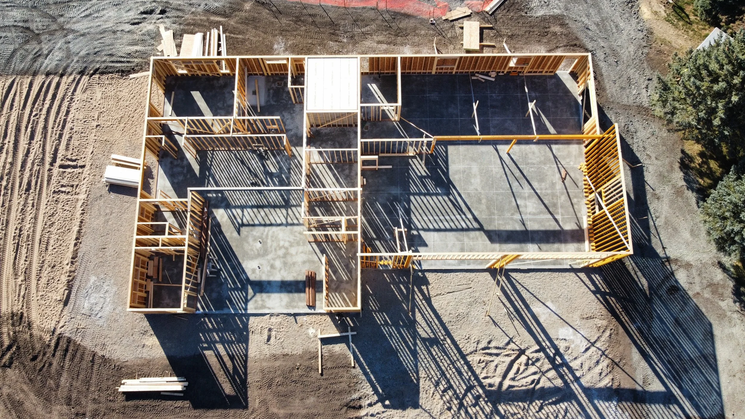 18 sprengeler-construction-barndominium-aerial-top-view-early-wall-framing.JPG