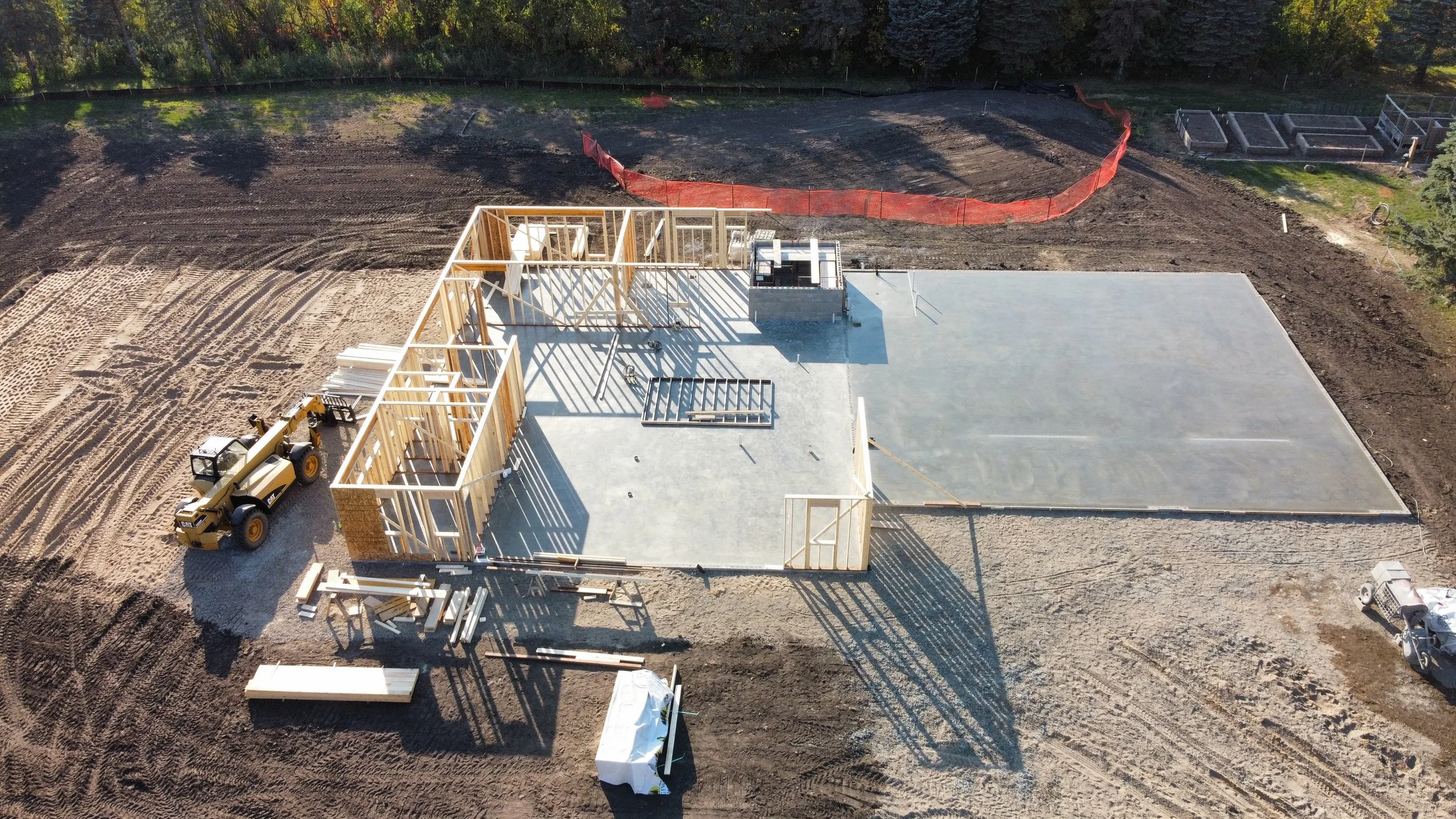 13 sprengeler-construction-barndominium-framing-start-aerial-view.JPG