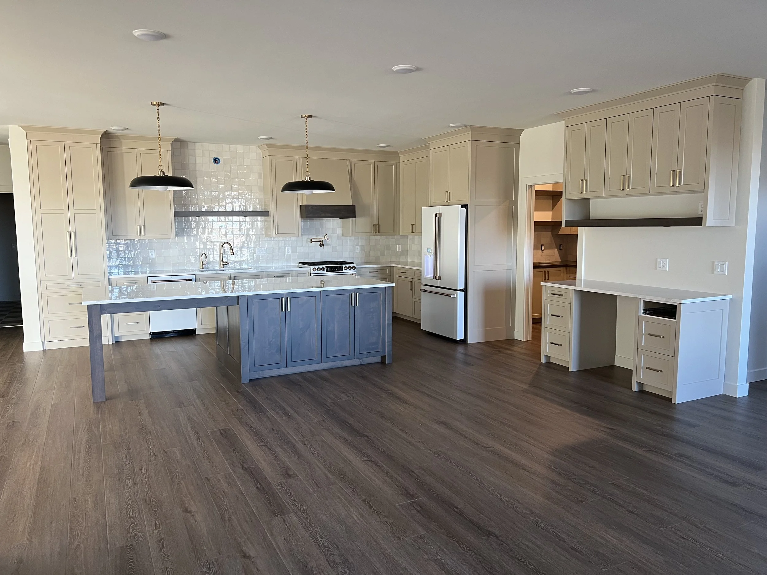 17 sprengeler-construction-kitchen-white-cabinetry-open-design-mankato-mn.jpeg