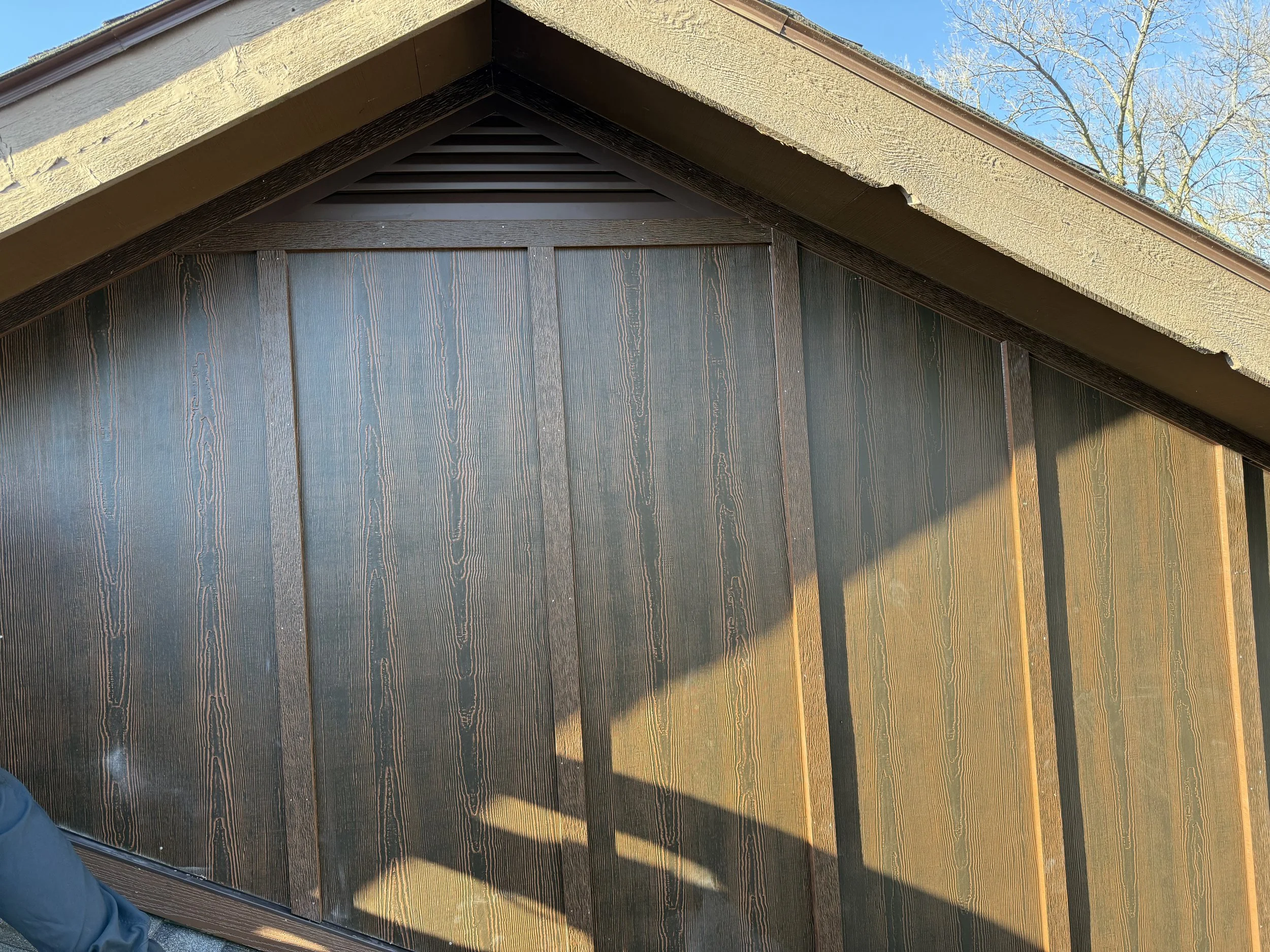 sprengeler-construction-gable-siding-detail-finish.jpeg