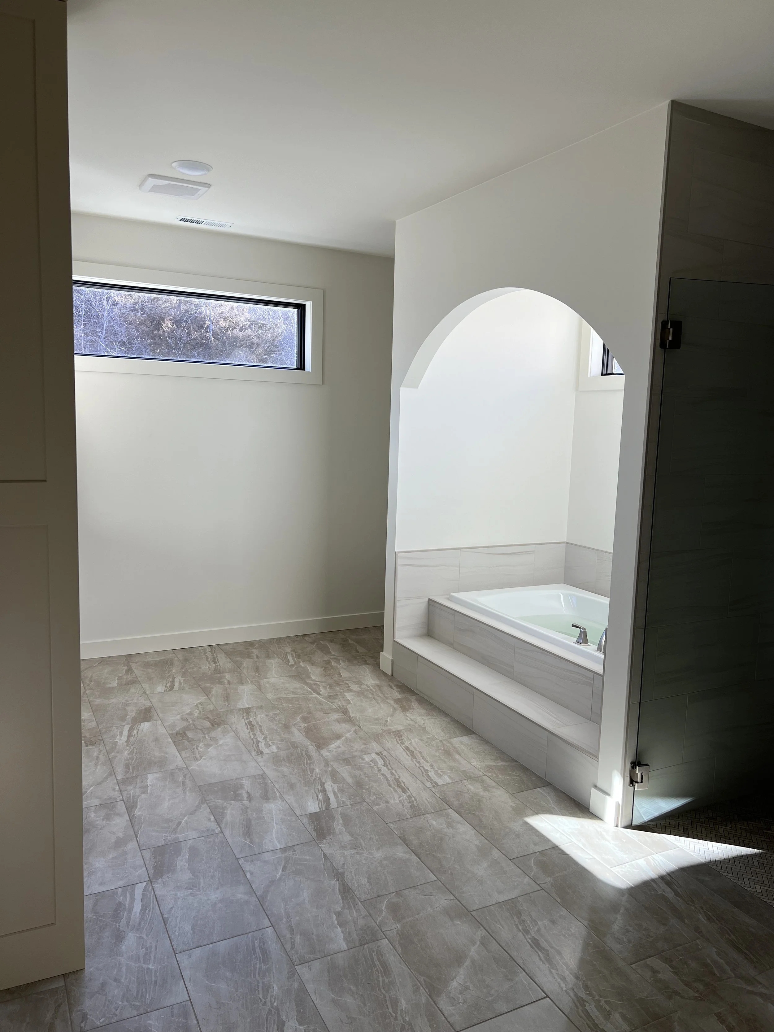 15 sprengeler-construction-spa-bathroom-soaking-tub-arched-alcove-mankato-mn.jpeg