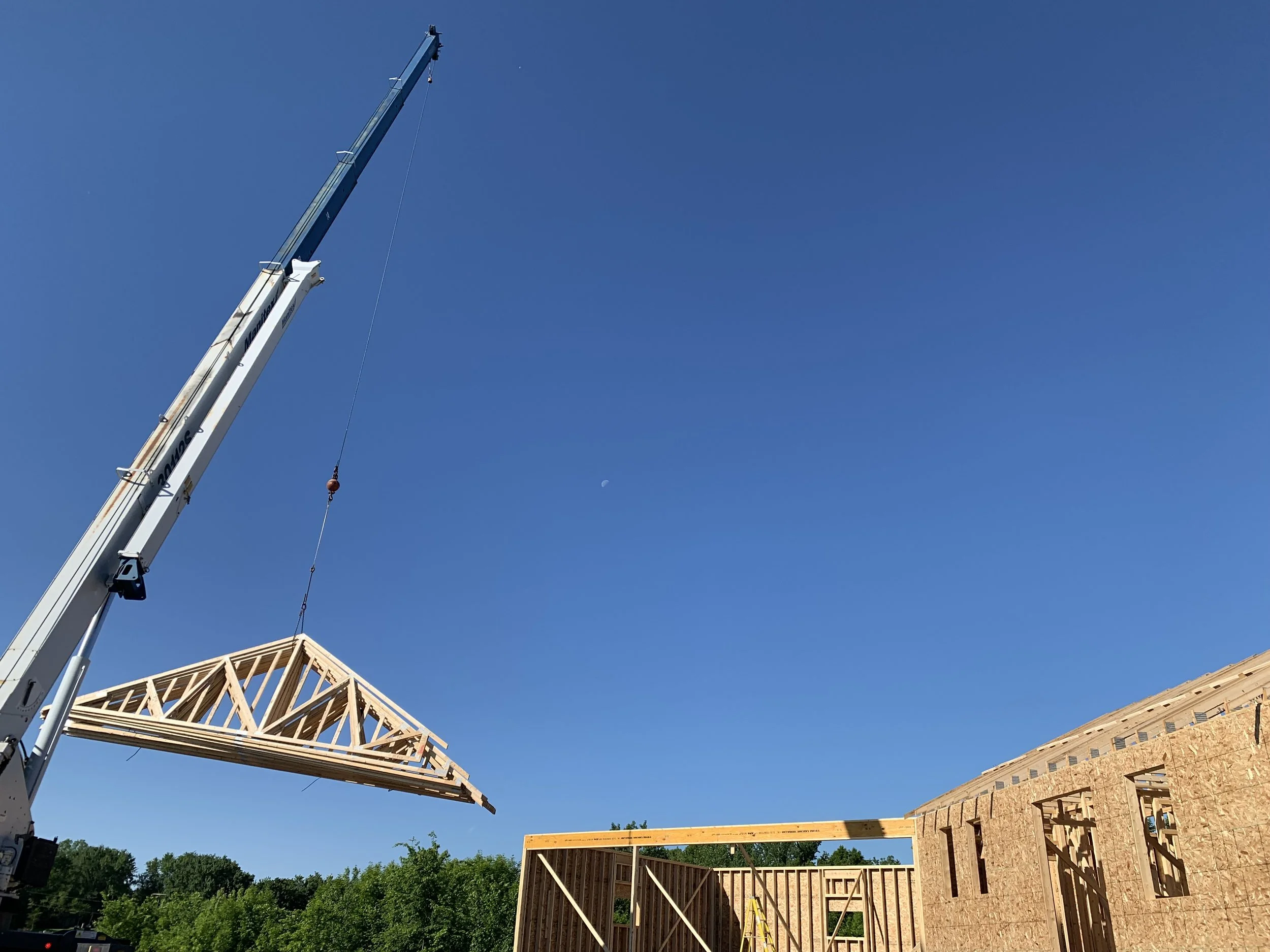 6 sprengeler-construction-crane-roof-truss-installation-new-home-build.jpeg