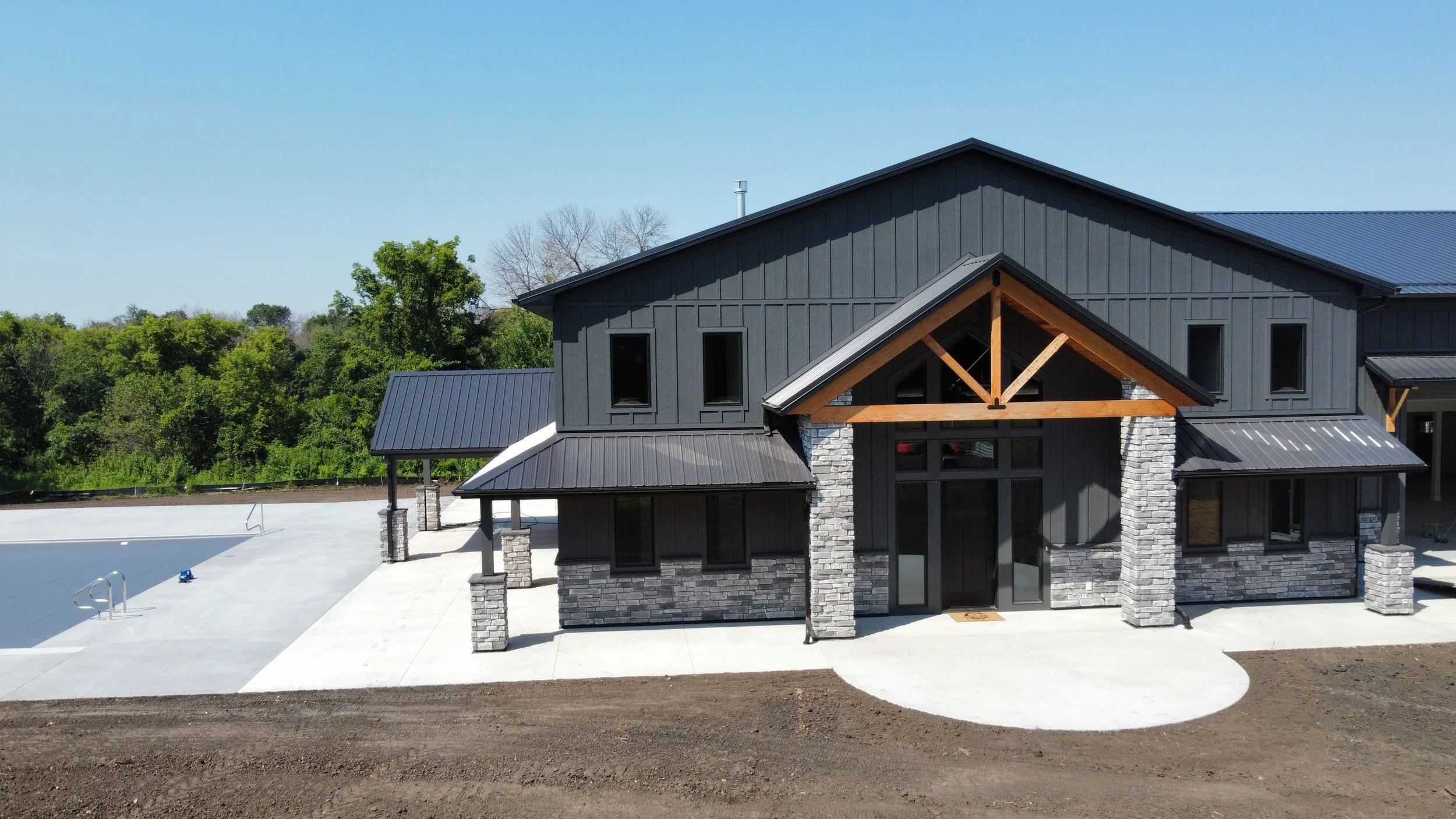 43 sprengeler-construction-wide-angle-pool-home-exterior.JPG
