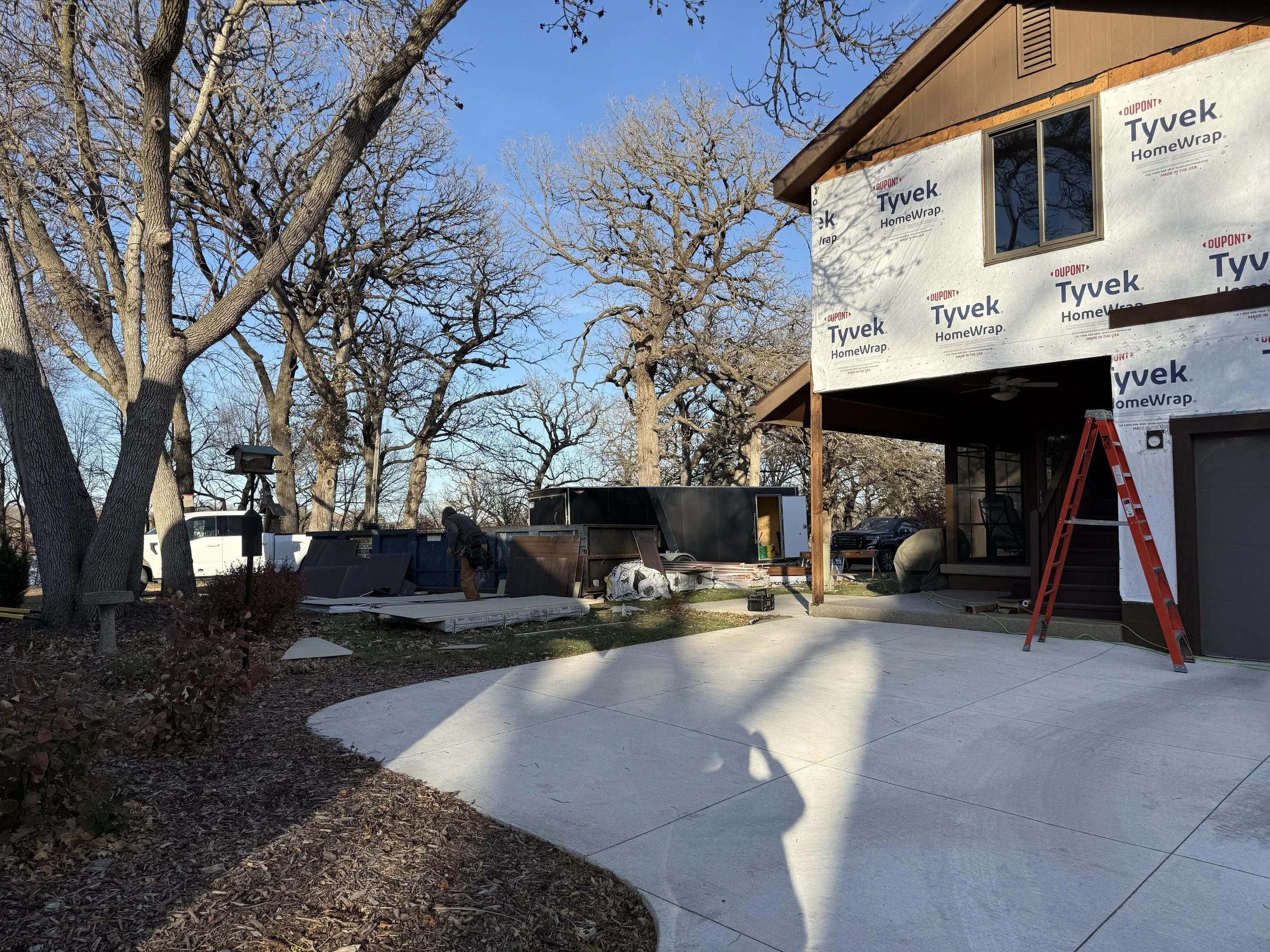 sprengeler-construction-jobsite-materials-equipment-setup.jpeg