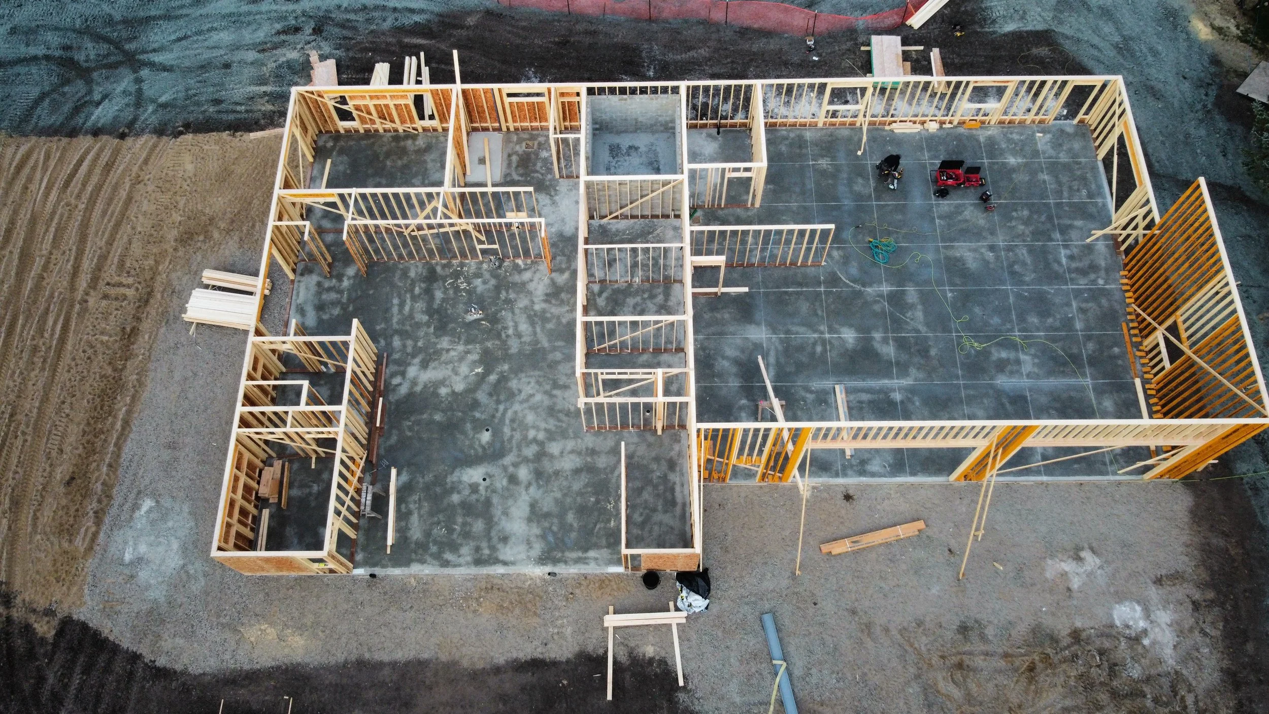 17 sprengeler-construction-barndominium-aerial-framing-fall-colors.JPG