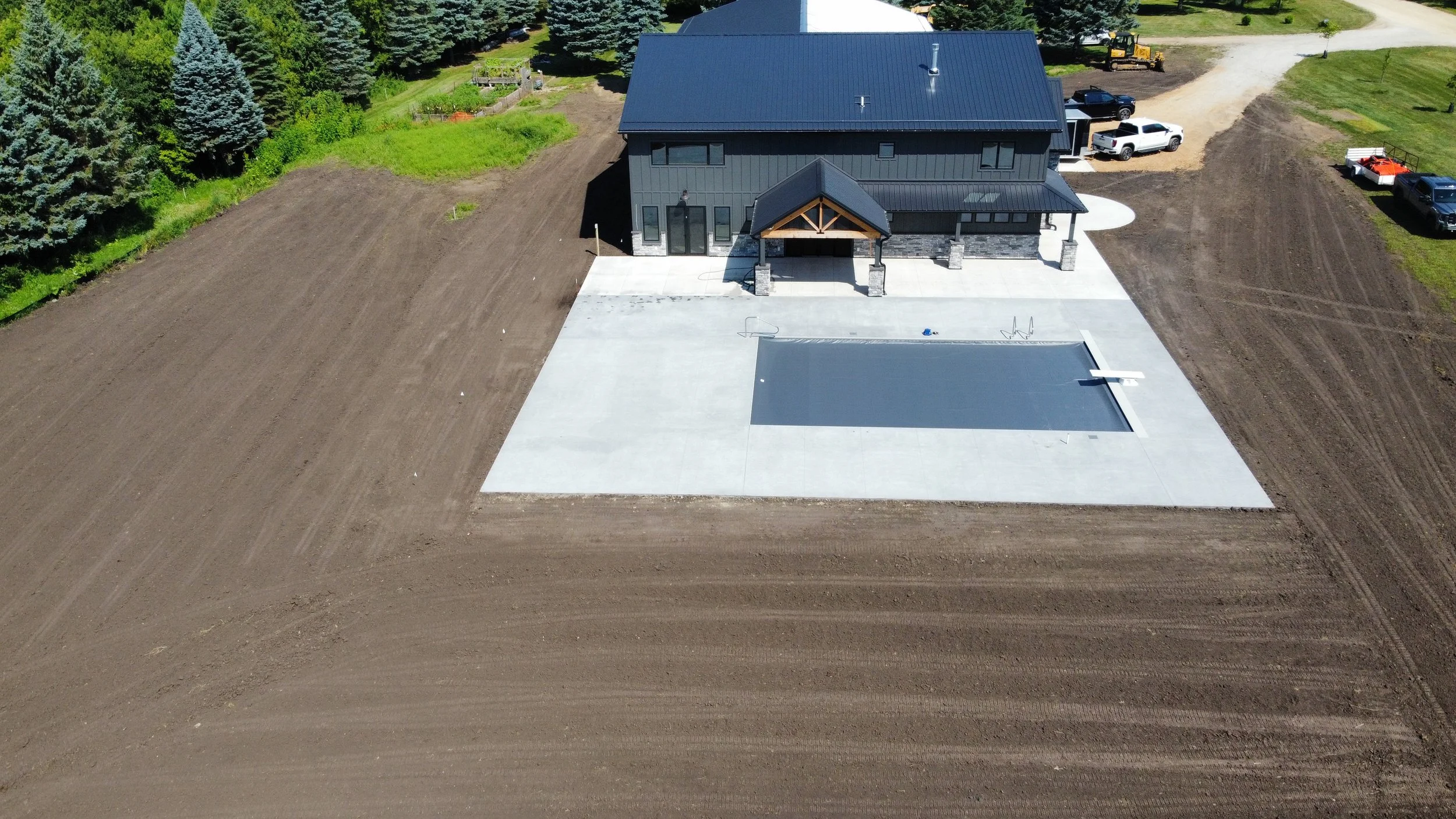 42 sprengeler-construction-front-entry-timber-truss-modern-home.JPG