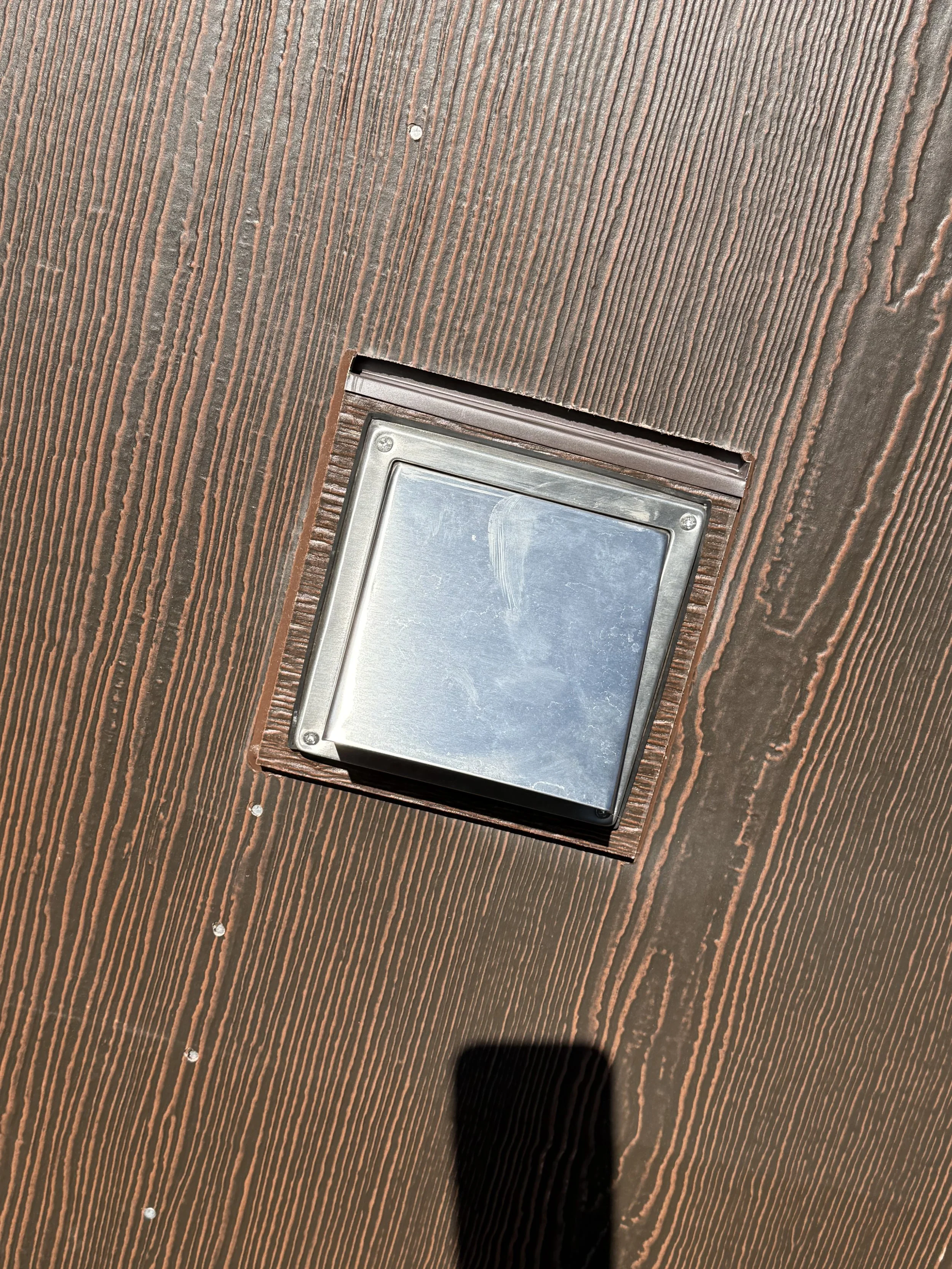 sprengeler-construction-exterior-lighting-installation-detail.jpeg