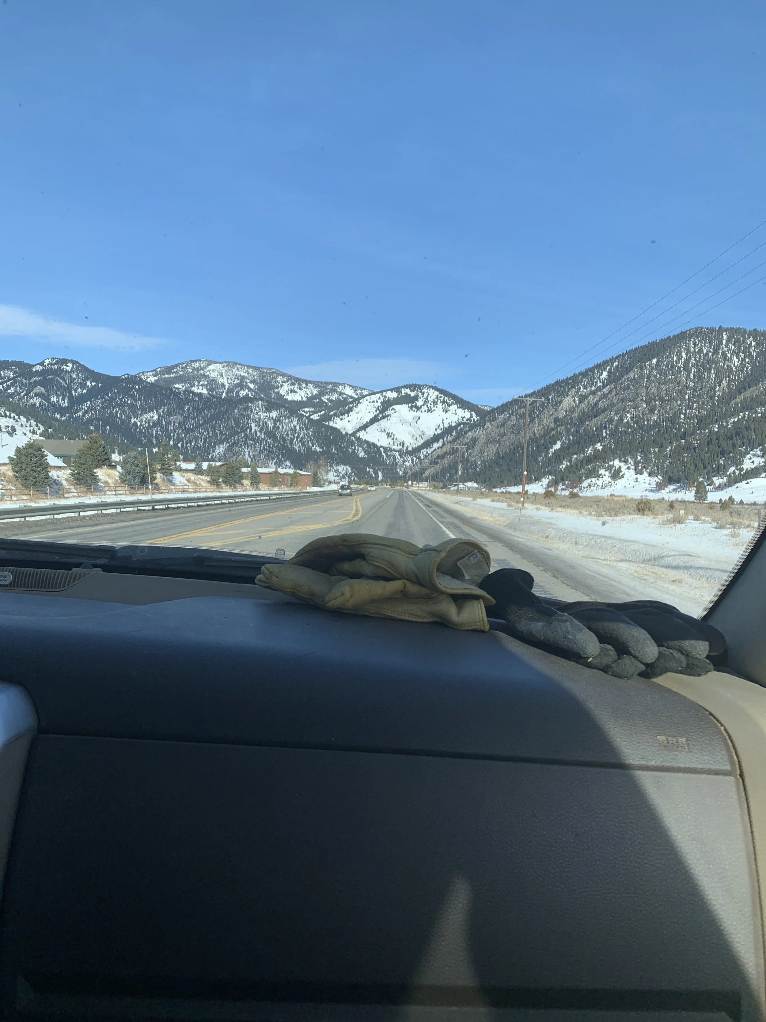 sprengeler-construction-travel-to-jobsite-mountain-landscape.jpeg