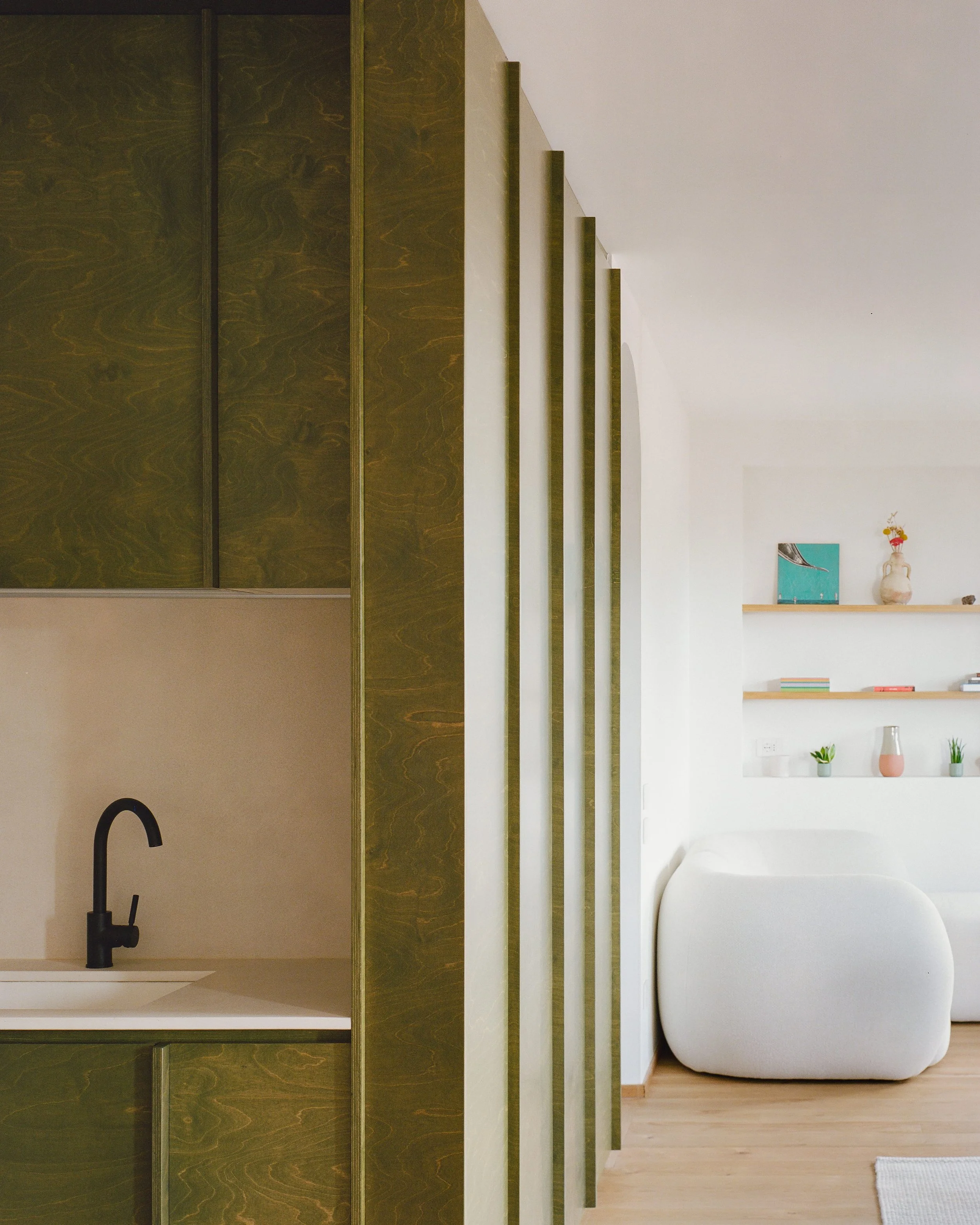 cucina divano legno verde architettura