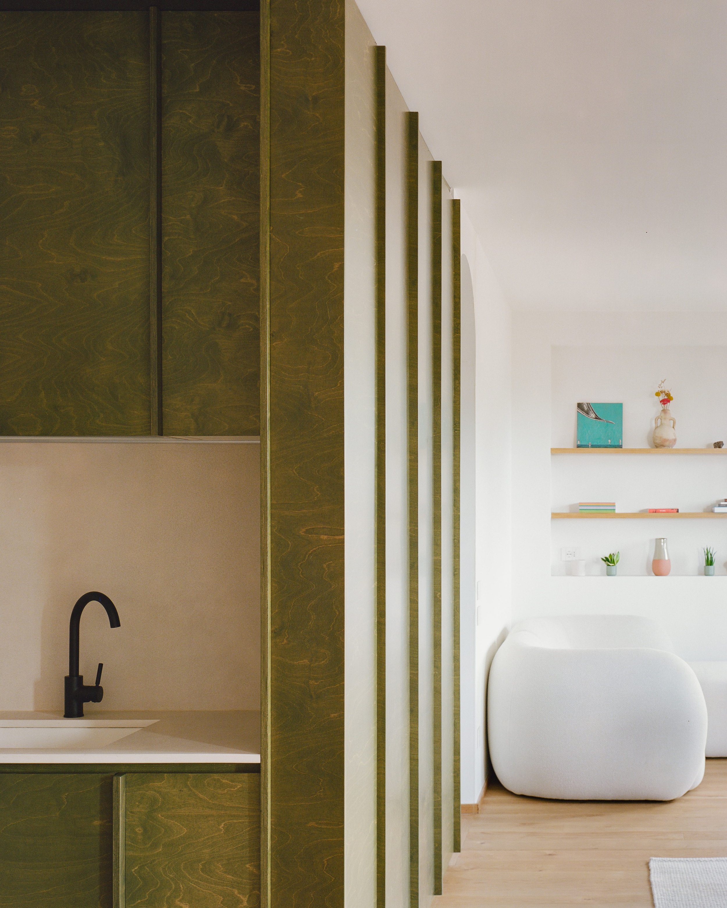 cucina divano rivestimento verde