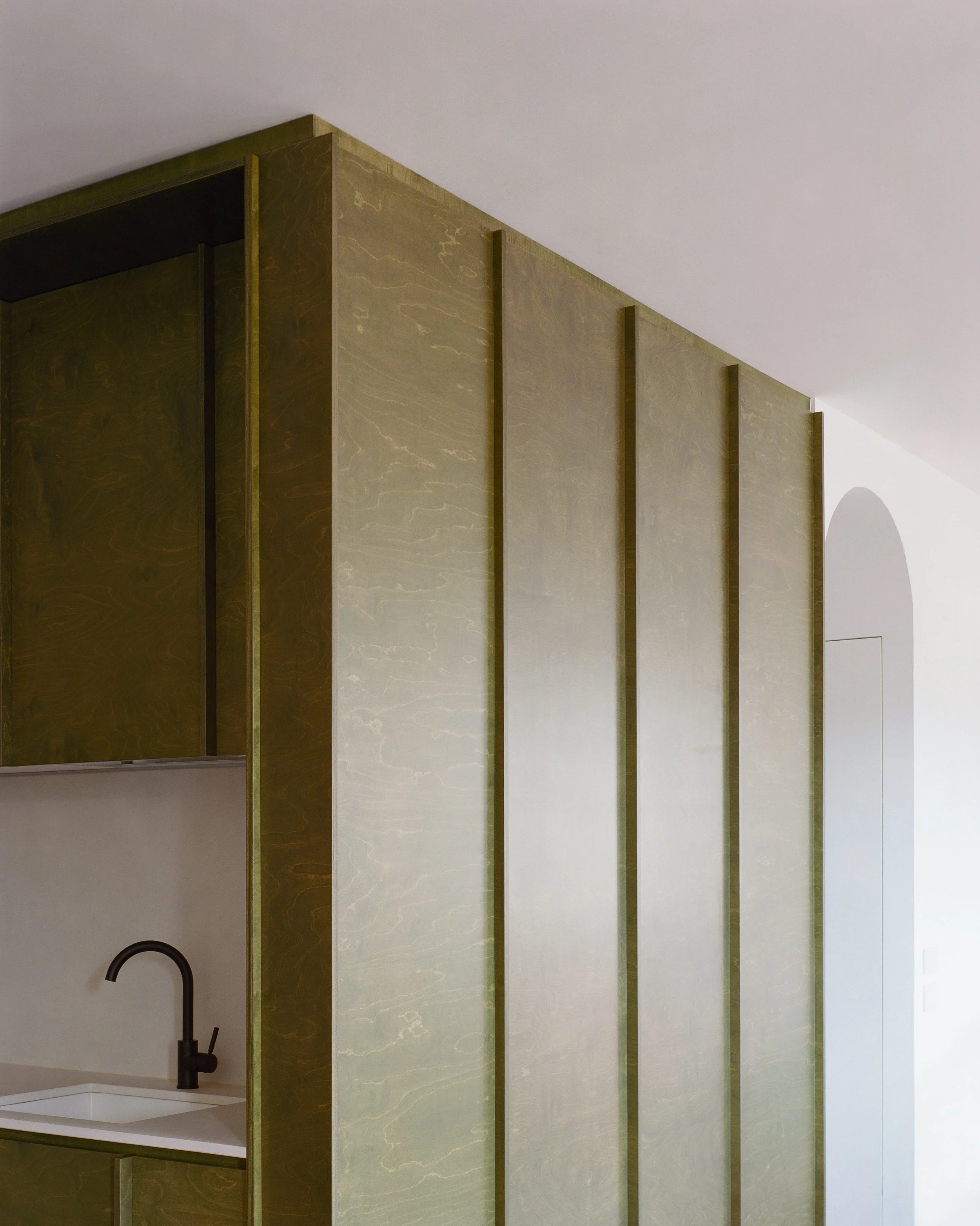cucina arco rivestimento verde