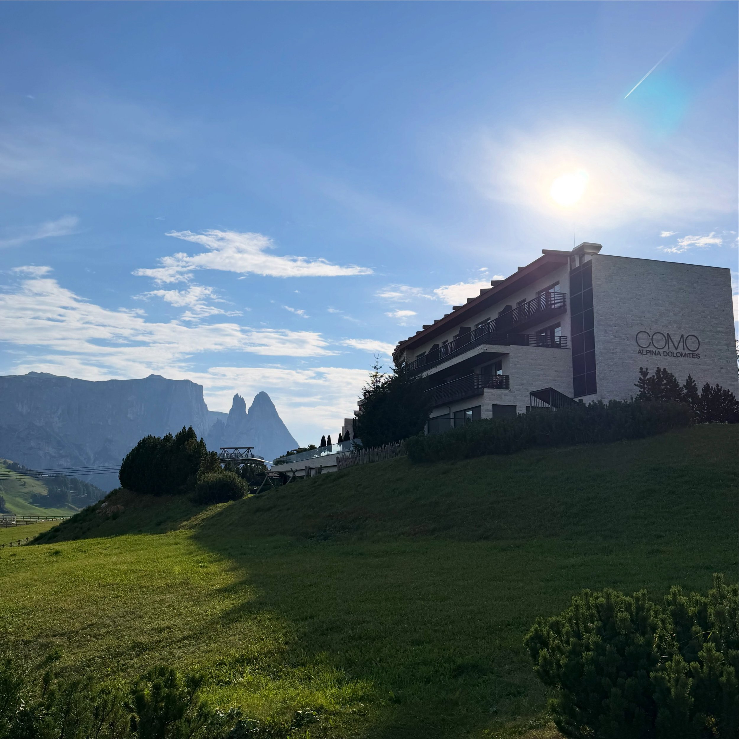 COMO ALPINA

We split our time in the Dolomites between two hotels, and the first was @comoalpinadolomites . We really loved this one! 

It&rsquo;s a sprawling property high up on Alpe di Siusi (one of Europe&rsquo;s highest altitude plateaus), with 