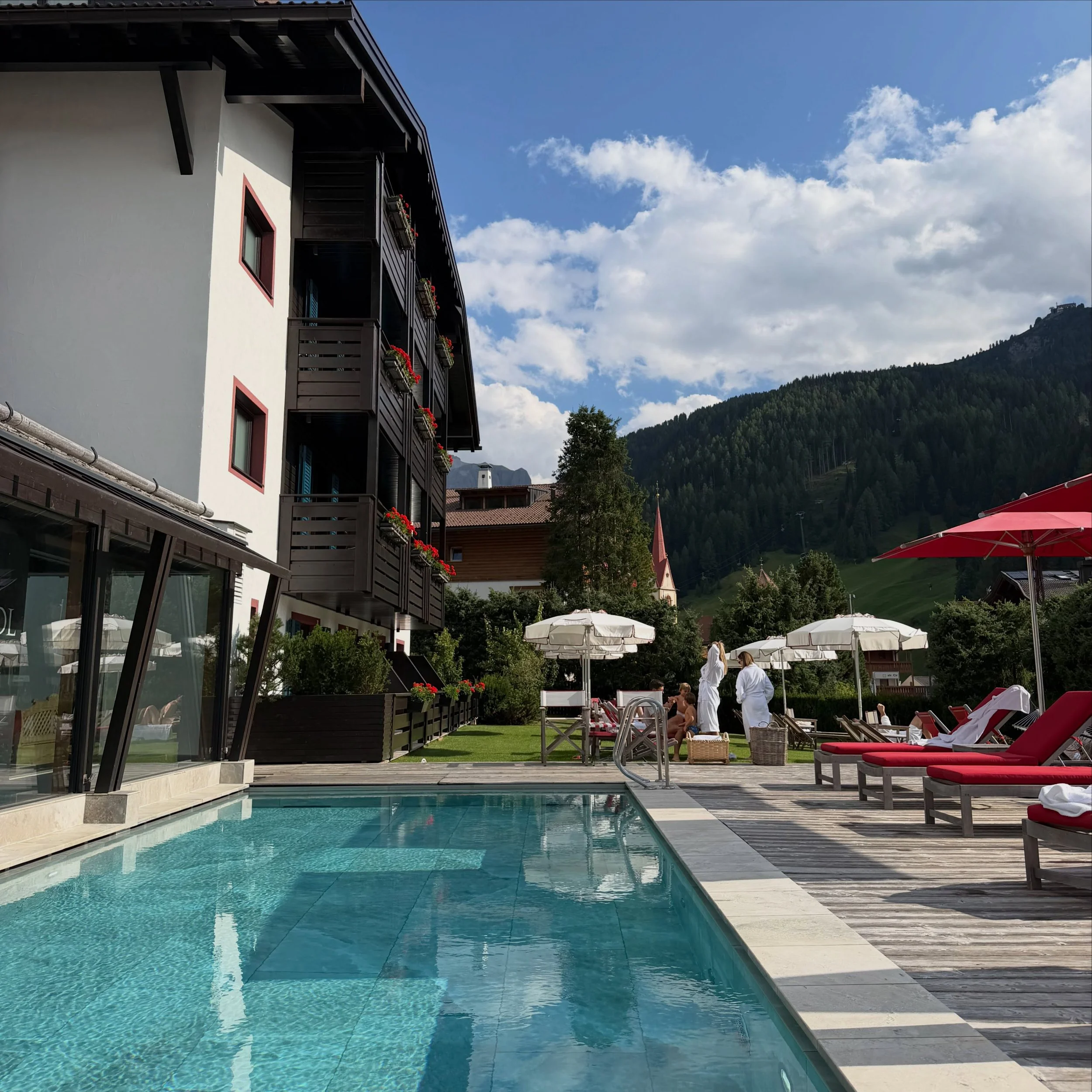 HOTEL TYROL &mdash; VAL GARDENA

Our second stop in the Dolomites was @tyrolhotel in Selva, one of the three villages that make up Val Gardena (along with Ortisei and Santa Cristina).

While COMO Alpina felt like a true mountain escape, Hotel Tyrol w