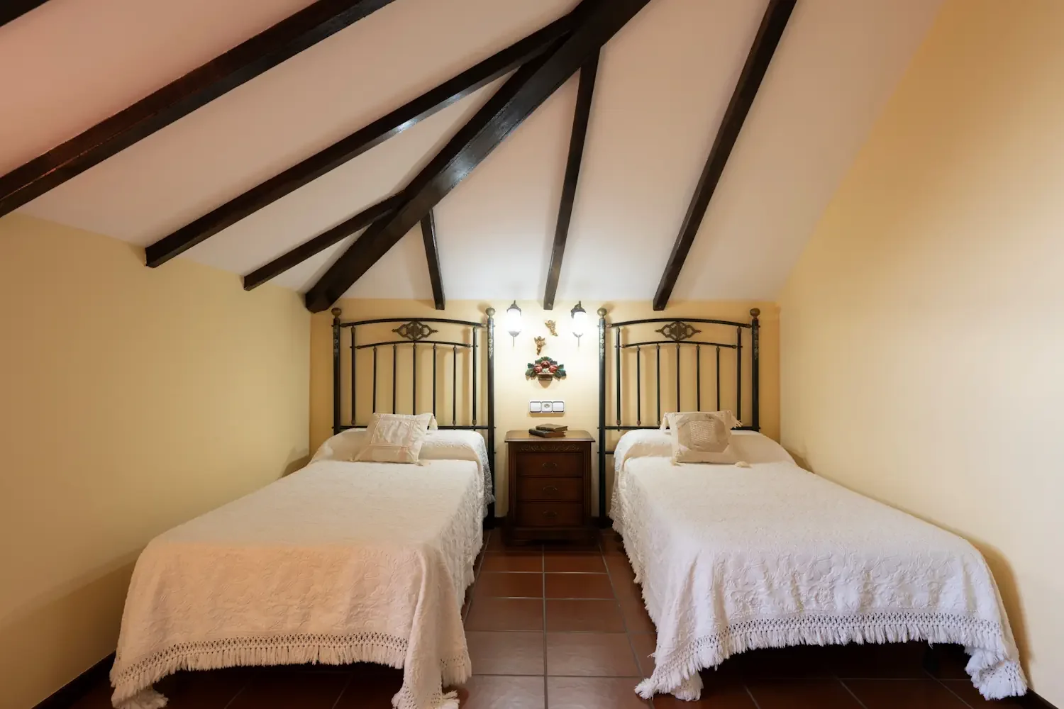 The Investigator Duo (Twin Room) | 1st Edition