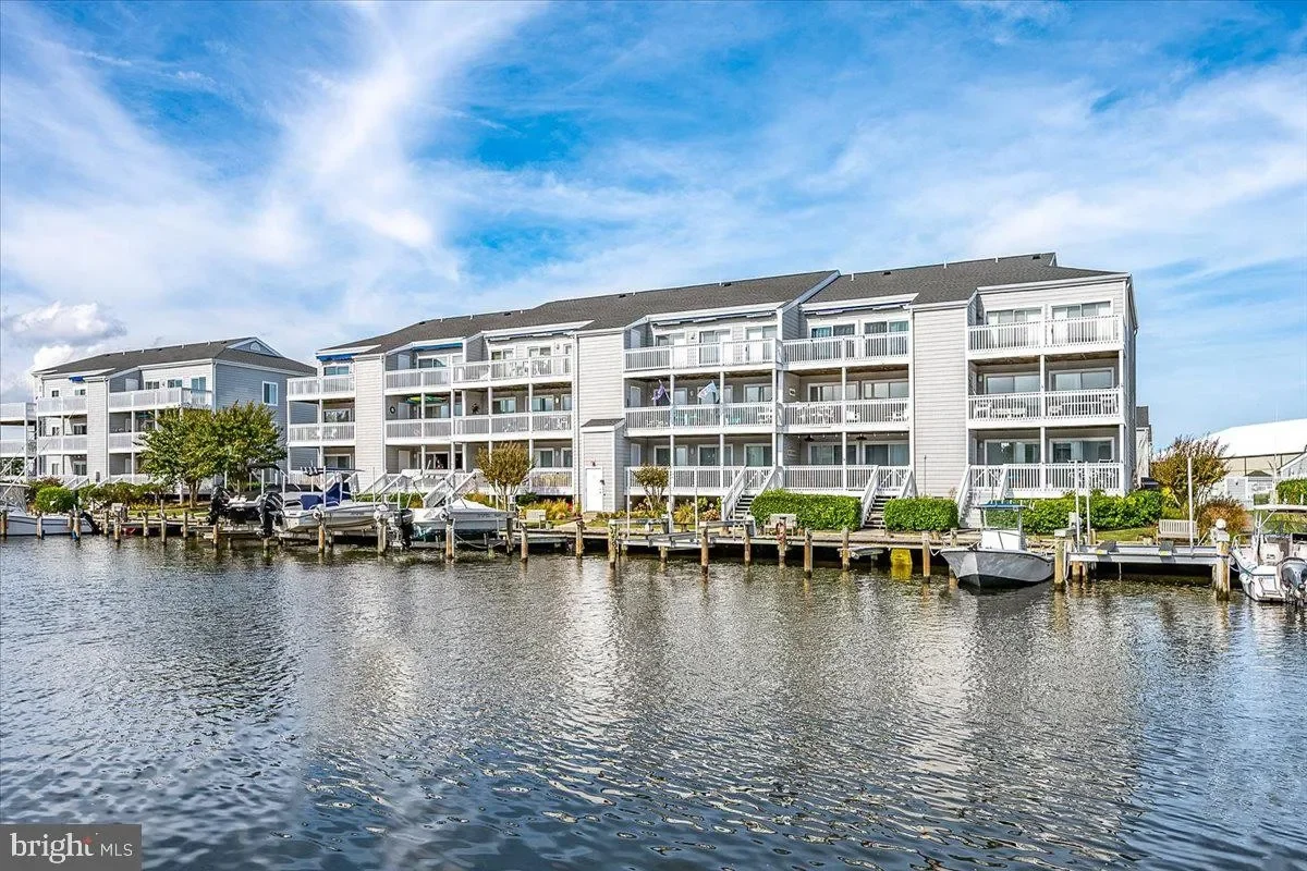 Hidden Harbor North building