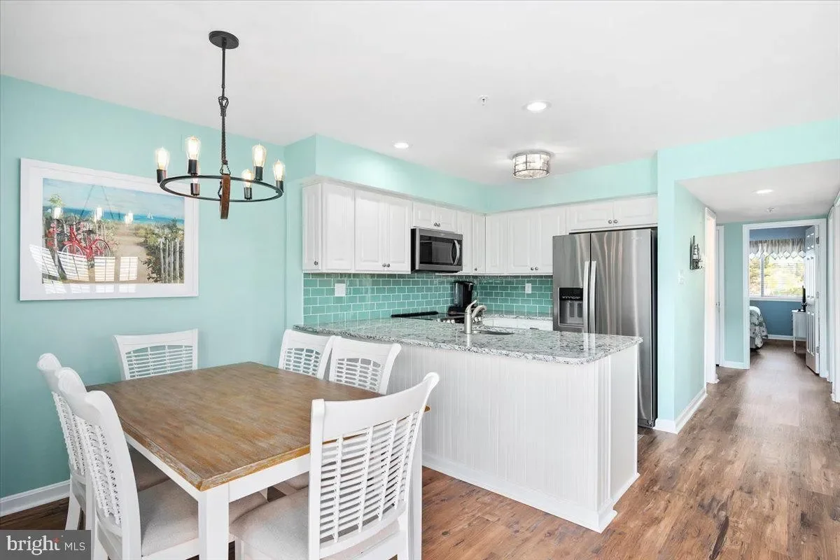 Kitchen & Dining Area