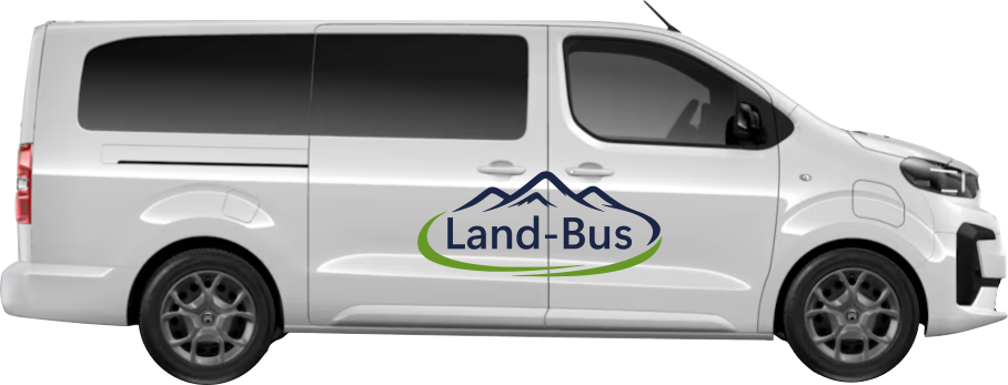 Weißer Bus mit dem Logo 'Land-Bus' und Bergmotiven auf der Seite.