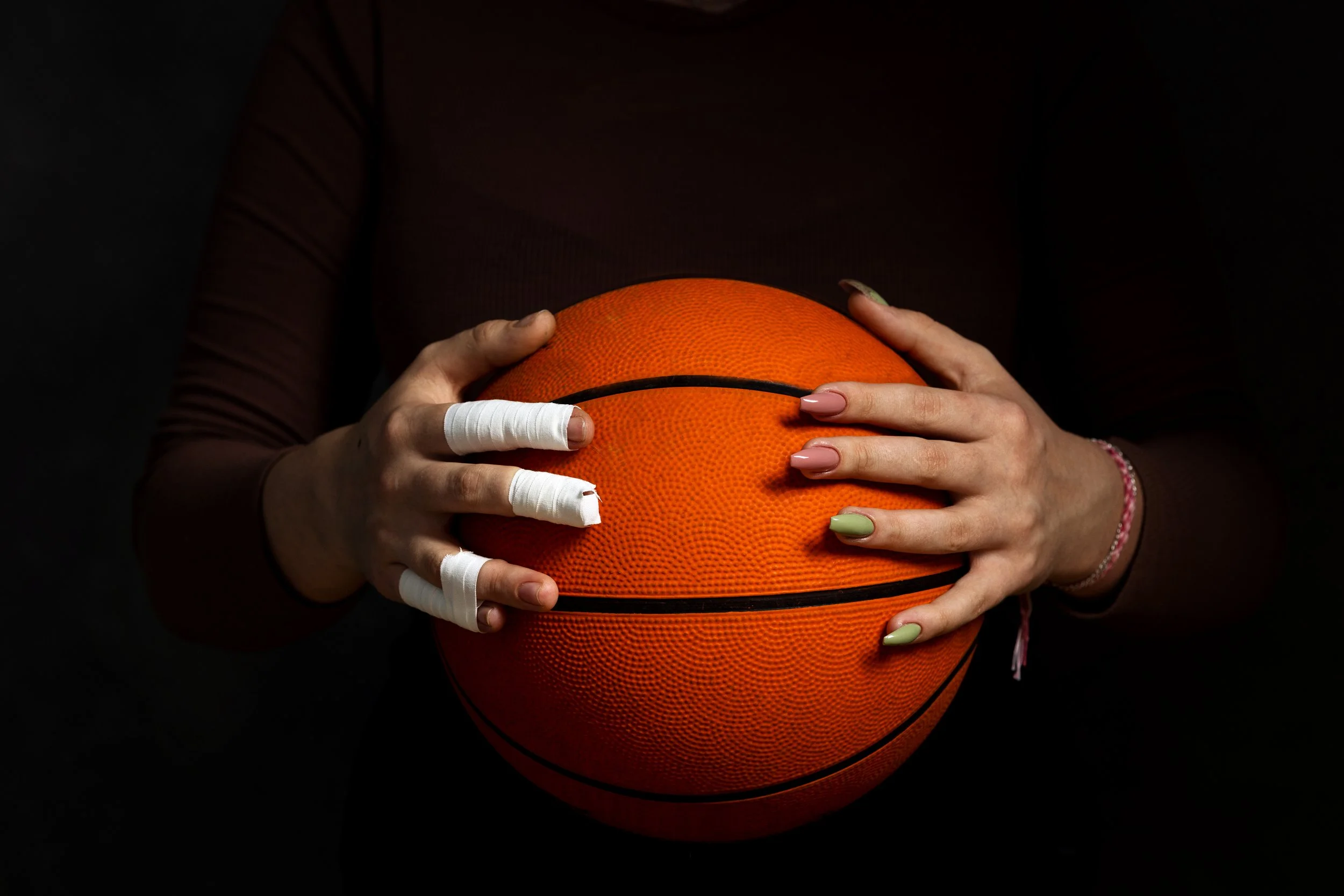 concept-women-s-sport-hands-hold-the-ball-one-ha-2026-01-09-07-33-37-utc.jpg