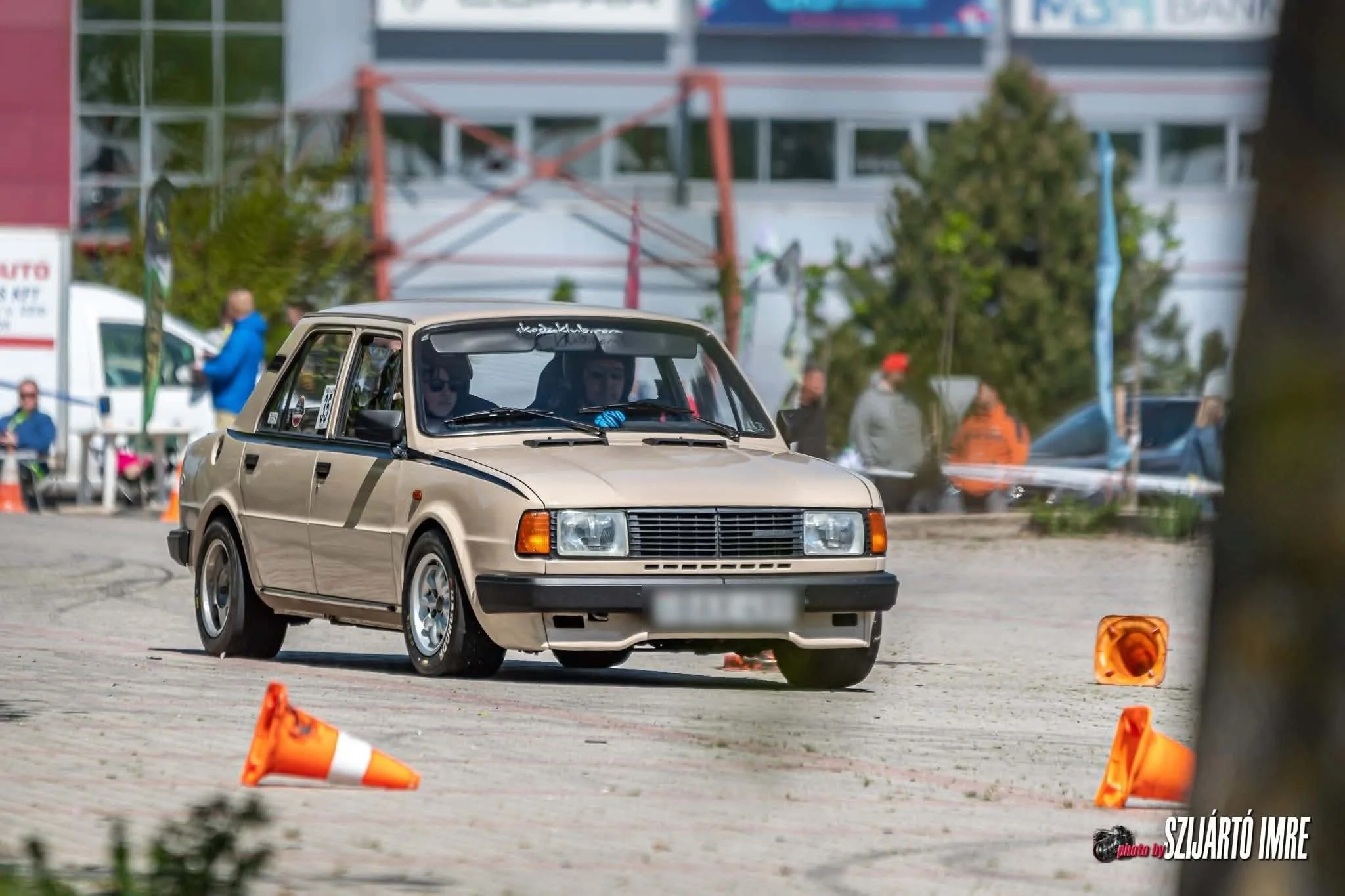 97ce2093-f4d6-4572-a948-2c75becd74b7-blurred.jpg