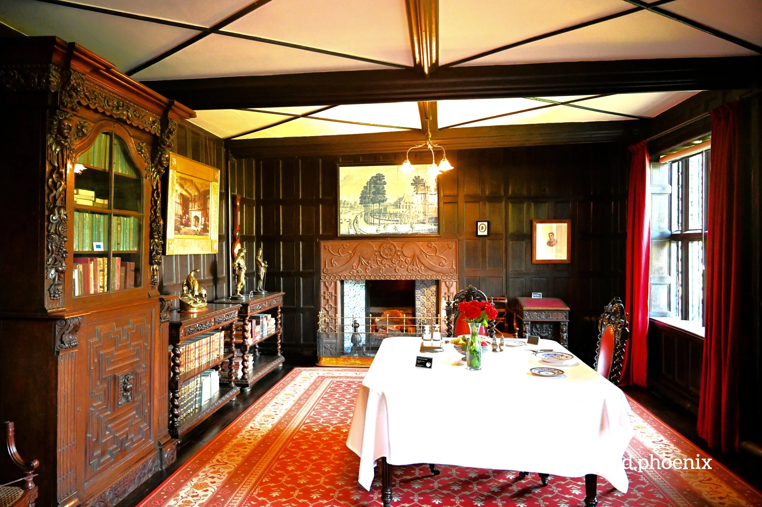 The breakfast room