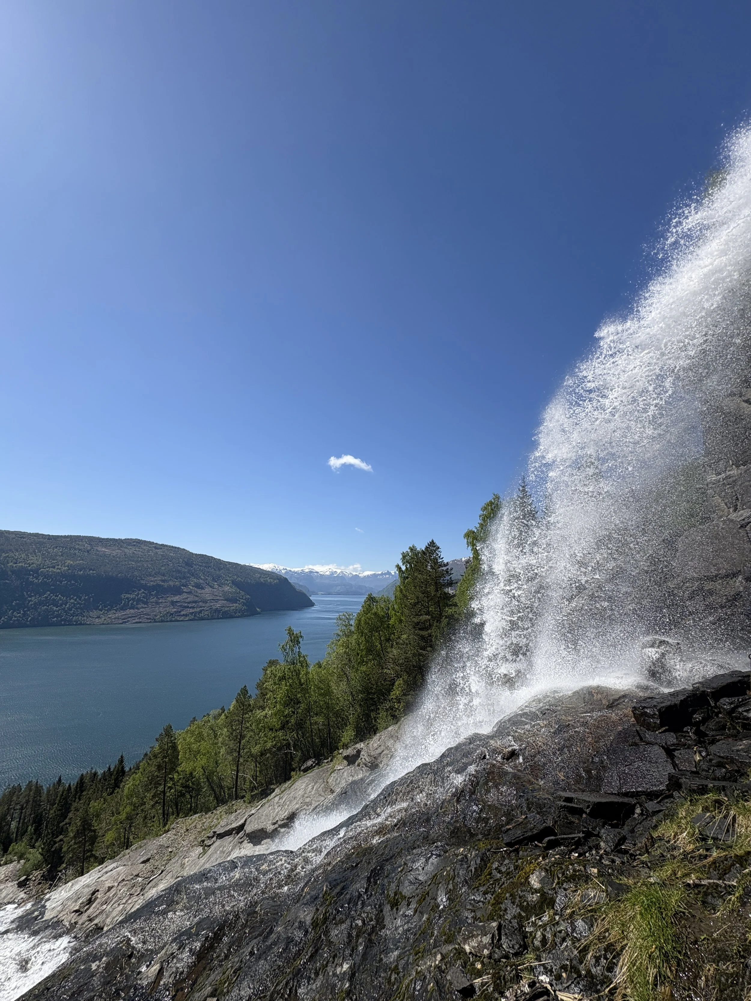 Waterfall elopement. Fjord elopement Norway