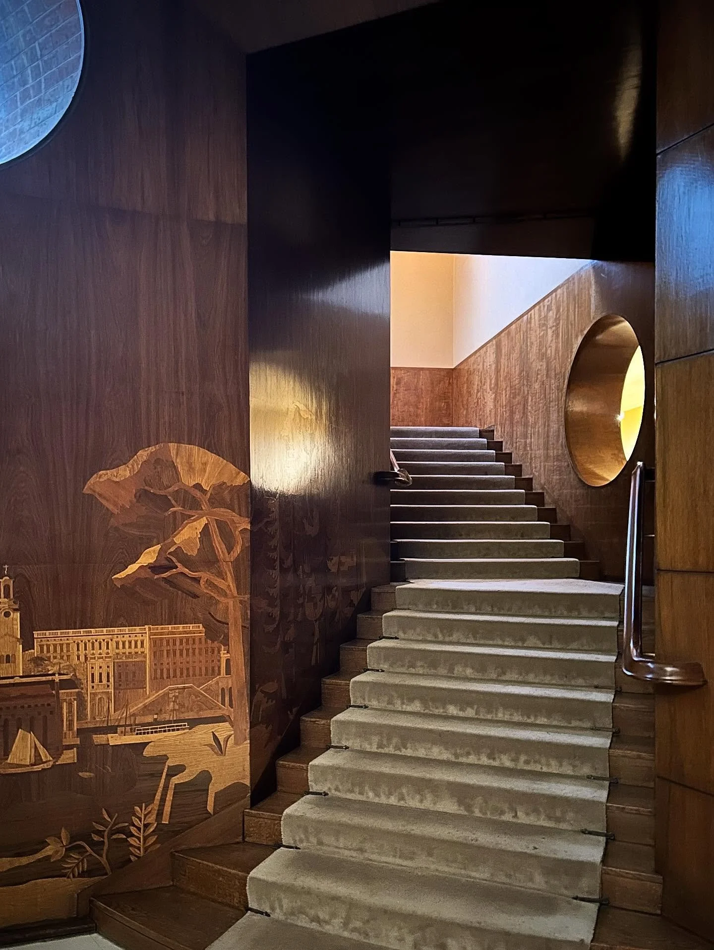 The most well thought and well designed space ever seen - 30s Art Deco on the ruins of medieval Eltham Palace, for The Courtaulds 
Architecture: Rolf Engstr&ouml;mer 
Incorporated Marquetry: Jerk Werkm&auml;ster 
#artdeco #architecture @eltham_palace