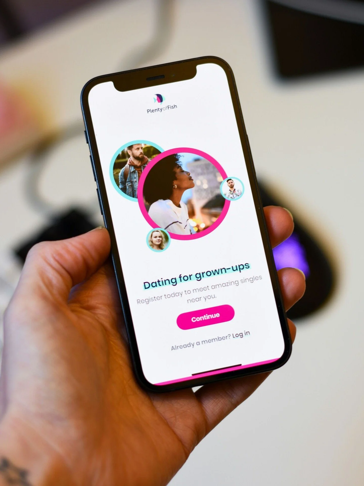𝗪𝗵𝗮𝘁 𝗶𝗳 𝘁𝗵𝗲 𝗴𝗼𝗮𝗹 𝗼𝗳 𝗱𝗮𝘁𝗶𝗻𝗴 𝗮𝗽𝗽𝘀 𝗶𝘀𝗻'𝘁 𝘁𝗼 𝗴𝗲𝘁 𝗺𝗼𝗿𝗲 𝗺𝗮𝘁𝗰𝗵𝗲𝘀?

One of the biggest shifts I encourage autistic adults to make is this:

Stop trying to attract everyone.

Start trying to attract your person.

T