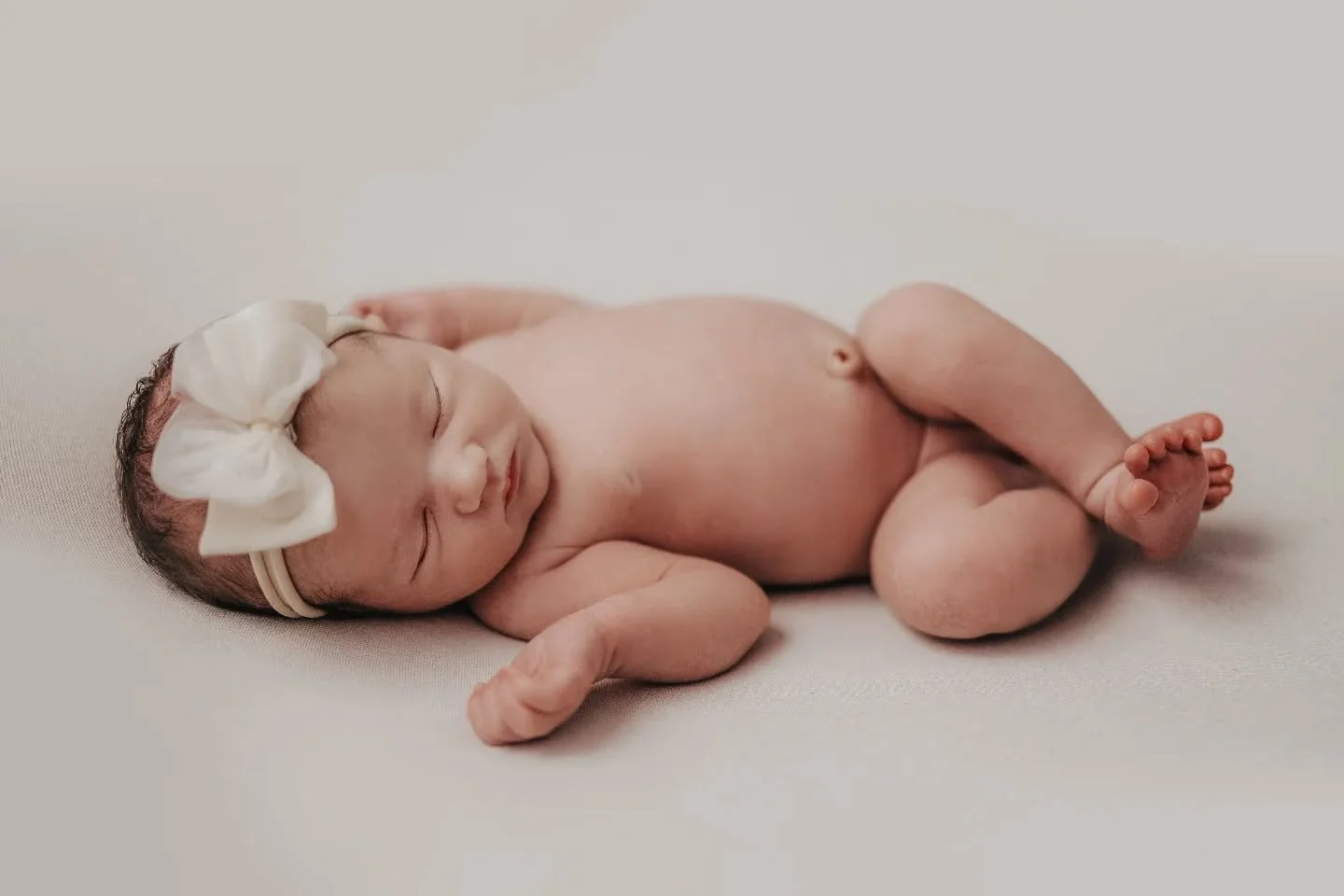 Beautiful little darling and her wonderful family! ❤️📷🌸 

https://tunnelvisionstudios.co.uk/newborns-and-babies