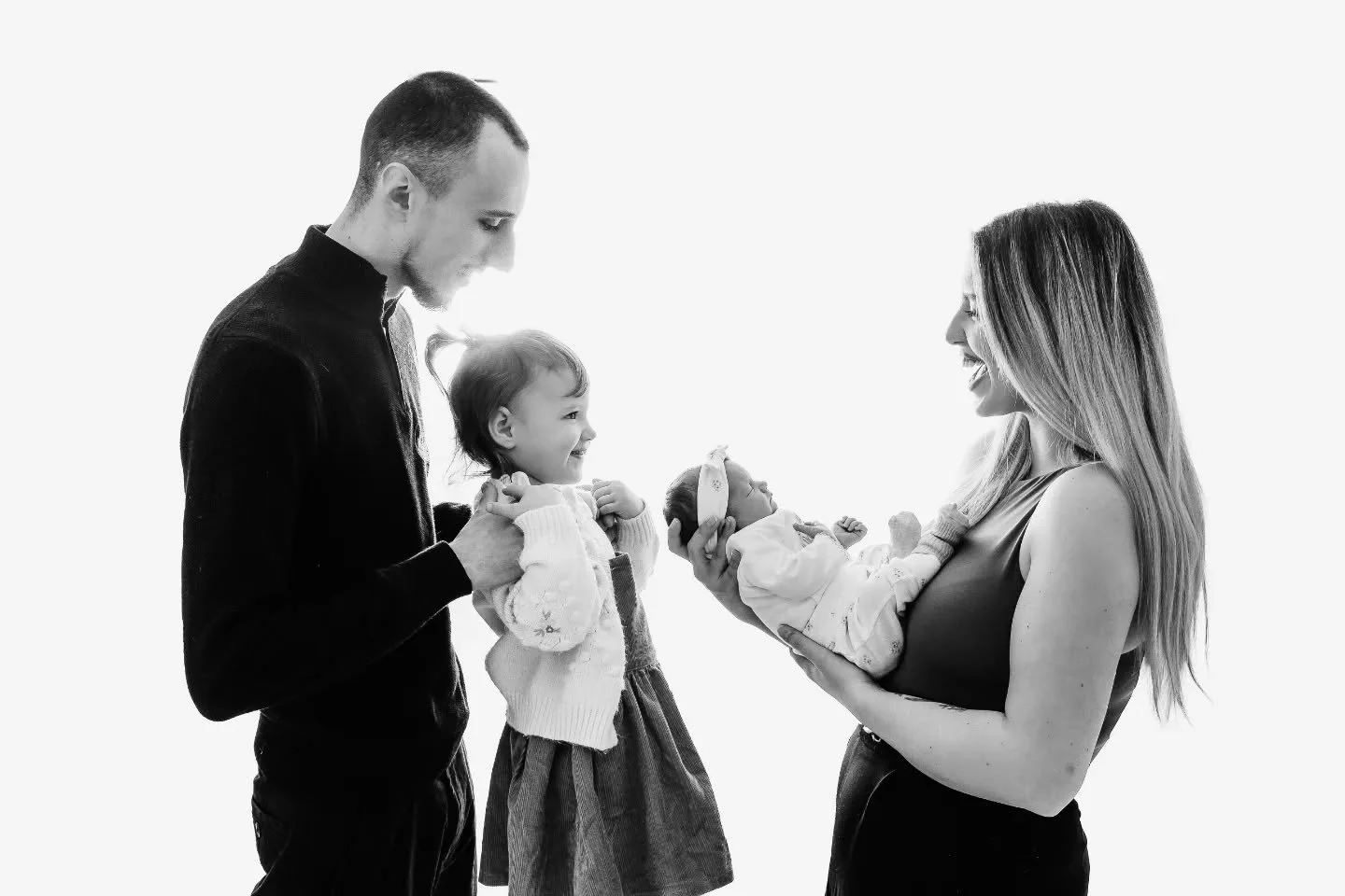 Beautiful little darling and her wonderful family! ❤️📷🌸 

https://tunnelvisionstudios.co.uk/newborns-and-babies