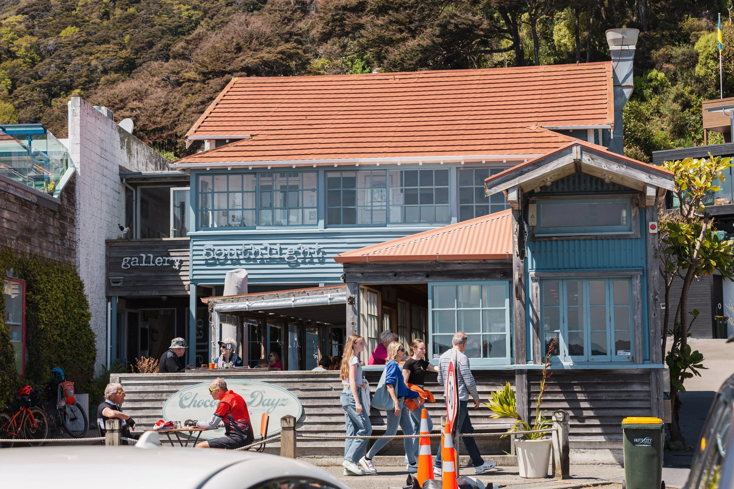 Exterior image of Chocolate Dayz, a cafe in Days Bay