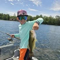 Teaching kids how to fish on summer vaction in Minocqua Wisconsin