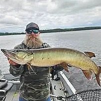 Rhinelander Wisconsin fishing guide holding a Musky
