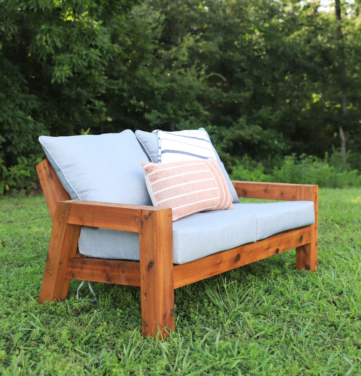 DIY-Outdoor-loveseat.png