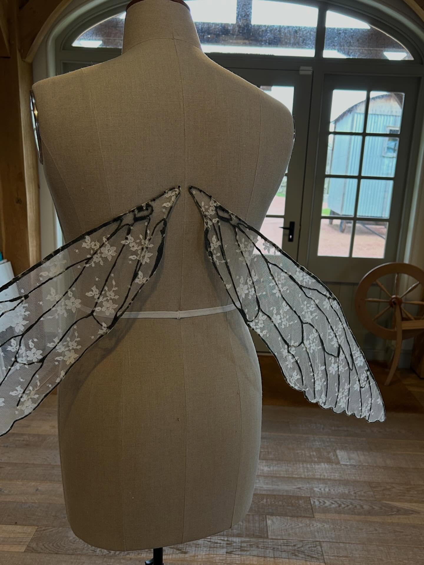 Welcome to fairyland (my desk) 🧚

Here&rsquo;s a peek at what I&rsquo;ve been up to lately, working towards final outcomes in the final 2 months of our costume fellowship:

&bull; Lace wings (thank you @fiona.schurter for the beautiful deadstock Swi