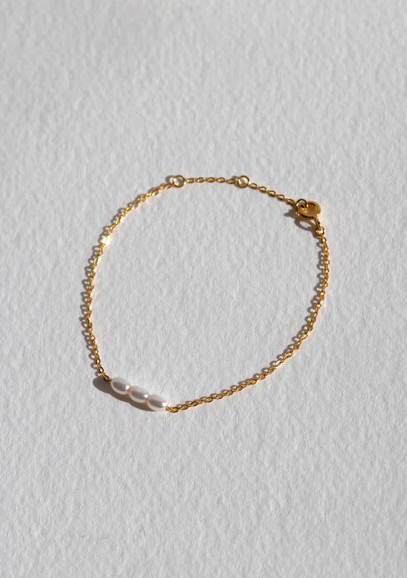 Mini_Pearl_Bracelet_-_Gold_1.webp