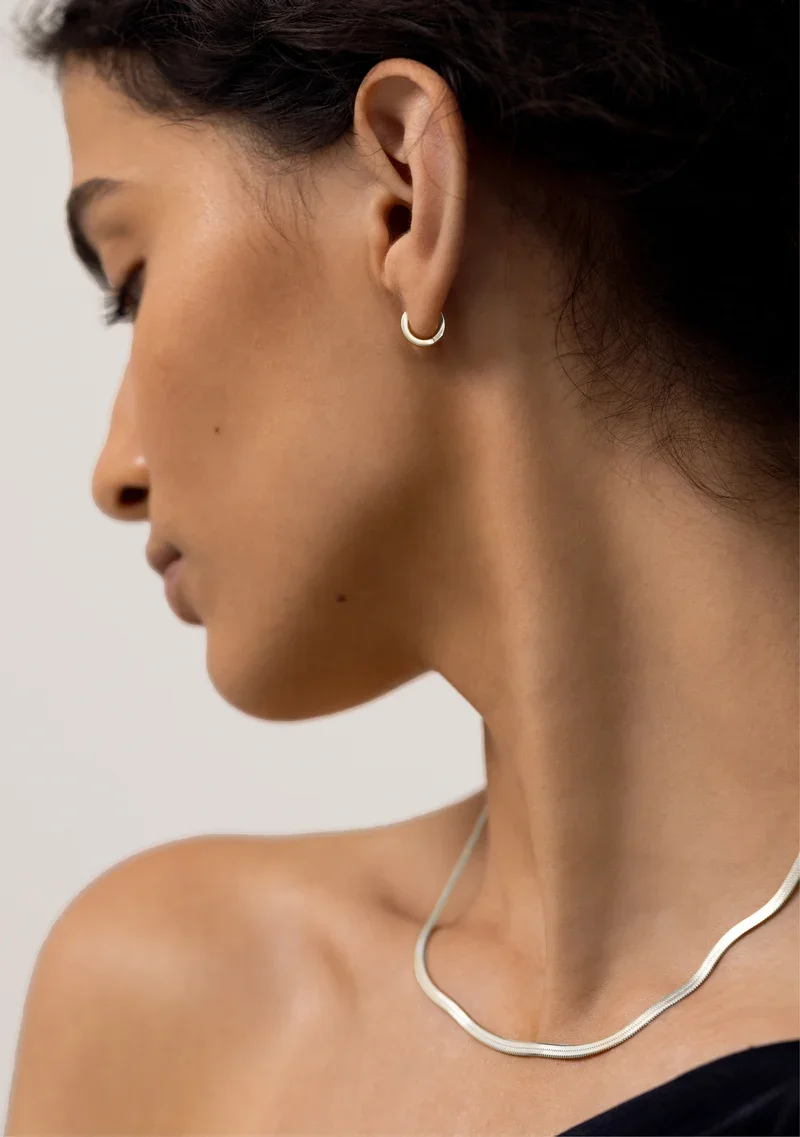 Berlin_Huggies_Sphinx_3mm_Necklace_-_Silver.webp