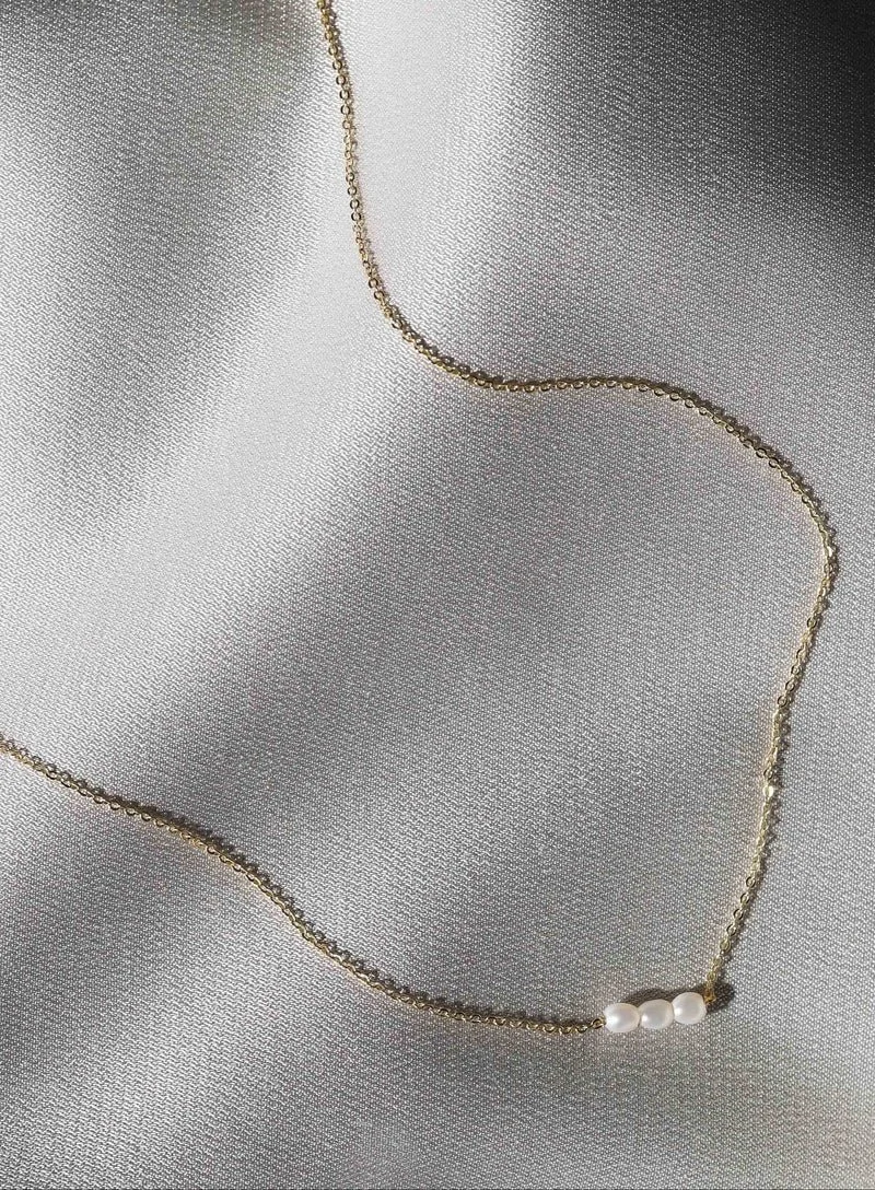 MiniPearlNecklaceGoldSQ_c519bf05-9e12-4893-bc9e-186eaeac320a.jpg