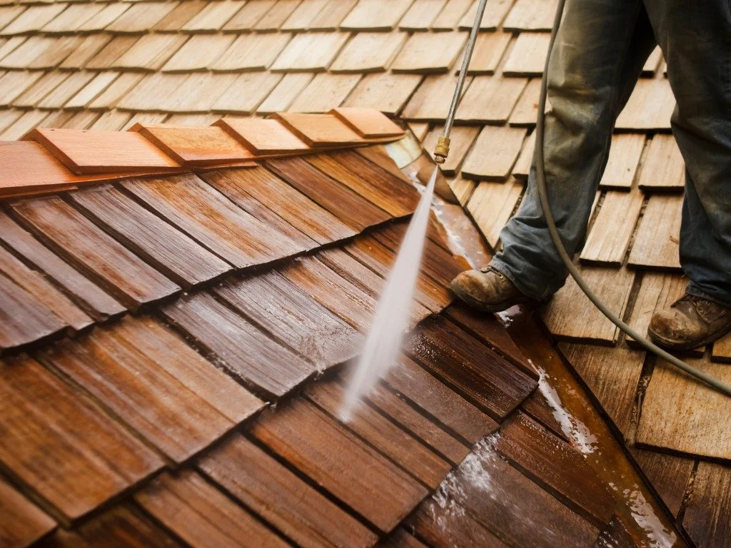 man-pressure-washing-a-roof-picture-id157649924.jpg