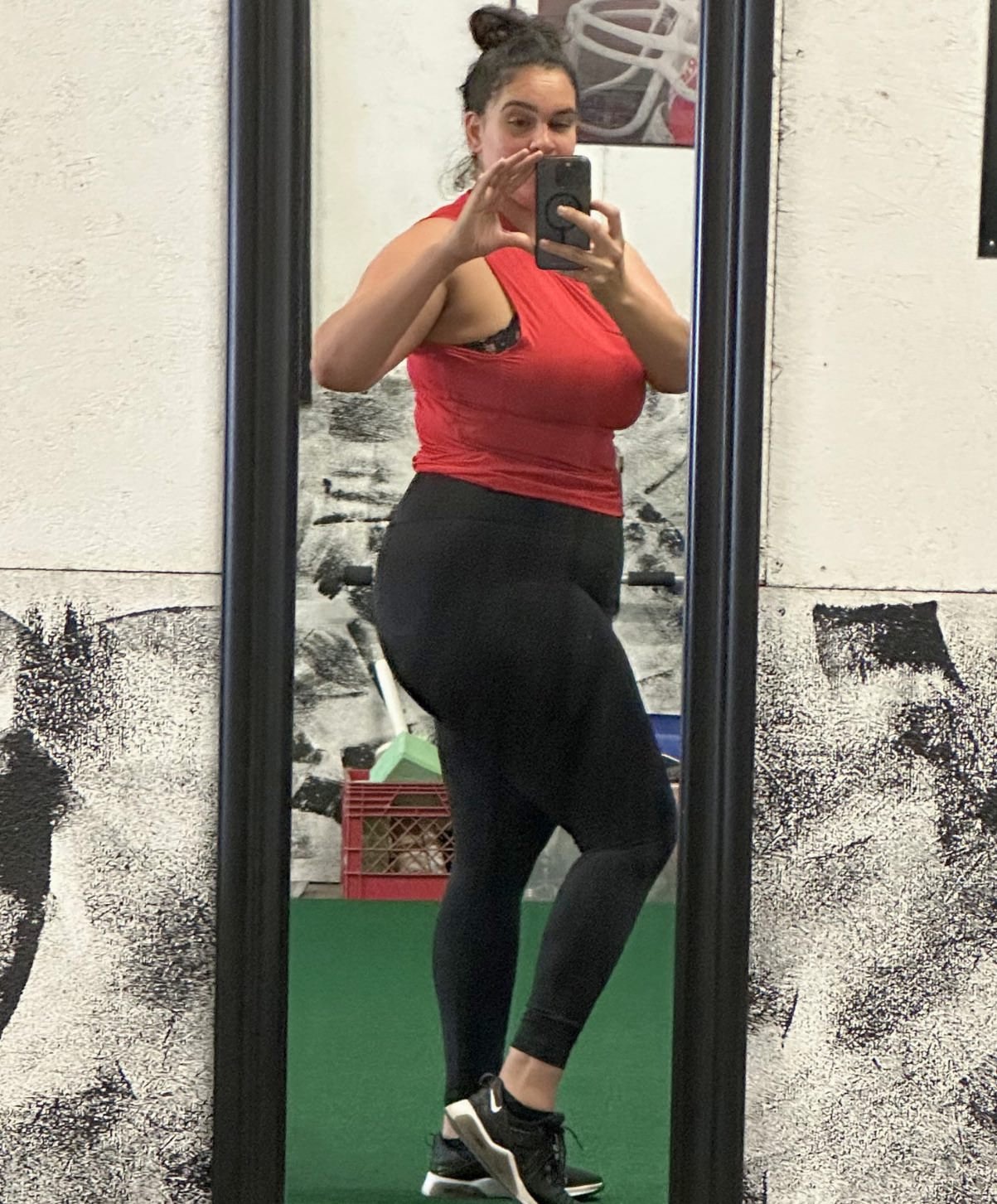 Dariana Casado gym selfie