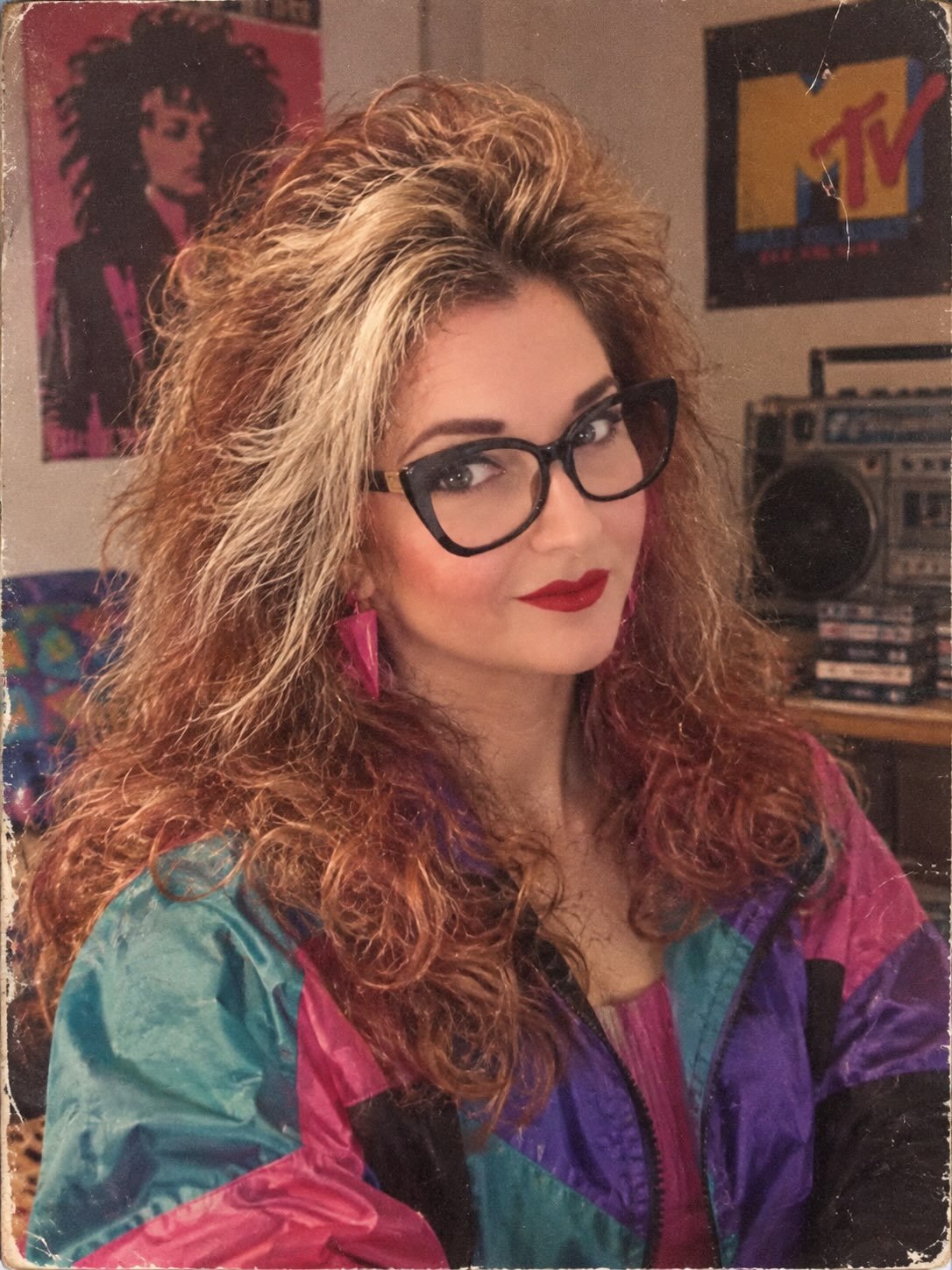 💯 80&rsquo;s child REPRESENT. My best decade musically, fashionably, cinema, we were spoiled left and right. Take me back any day. In the meantime, wanna maintain your skin health or reverse that summer skin damage&hellip;schedule your appointment. 