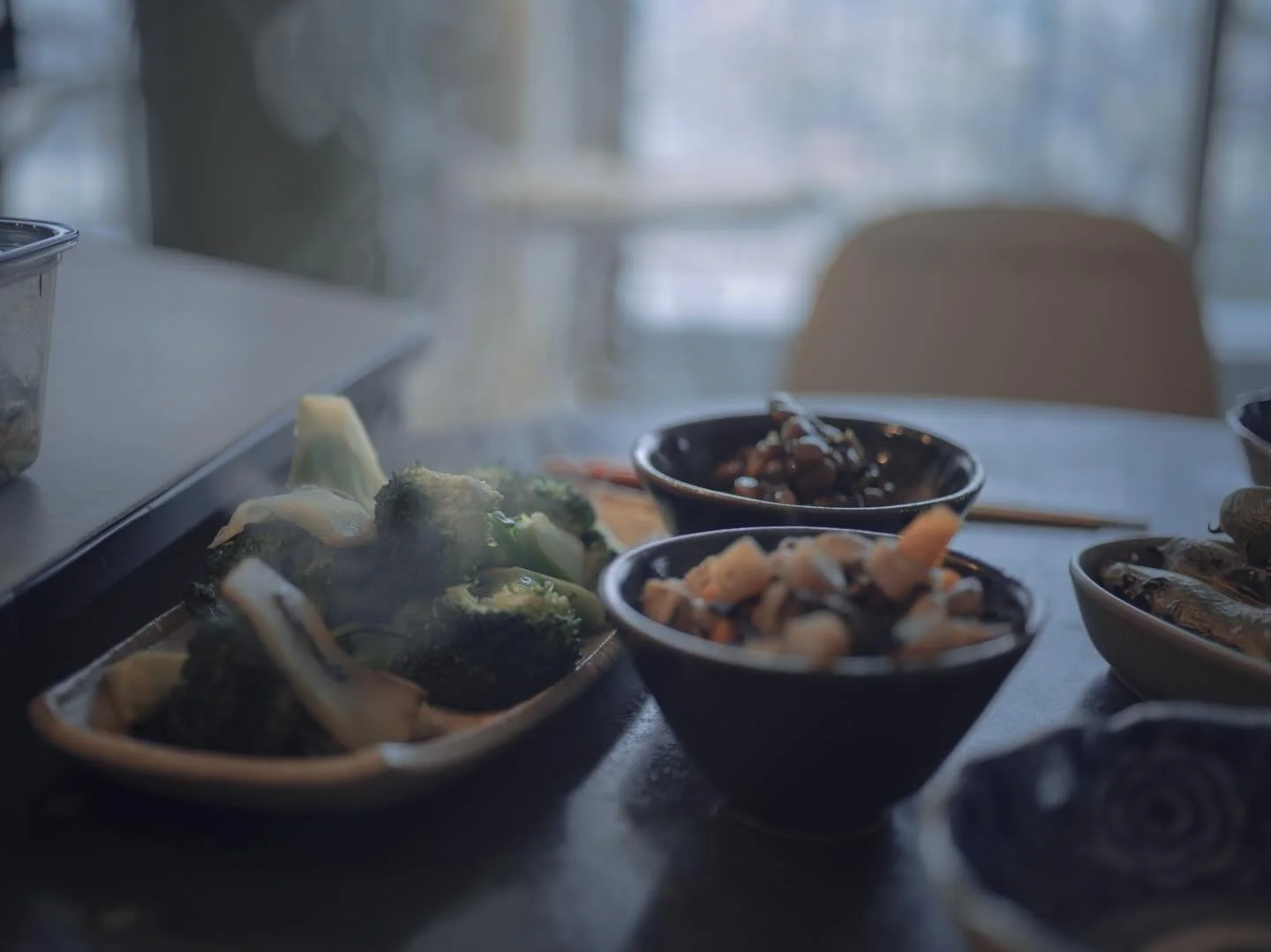 1日一食生活で身体がリセットされたのか
野菜がとても美味しい。
ブロッコリー、胡瓜、人参、キャベツ、ピーマン
焼いたり挟んだりディップしたり。
添加するよりどこまでシンプルに削ぎ落とすかがポイントね。