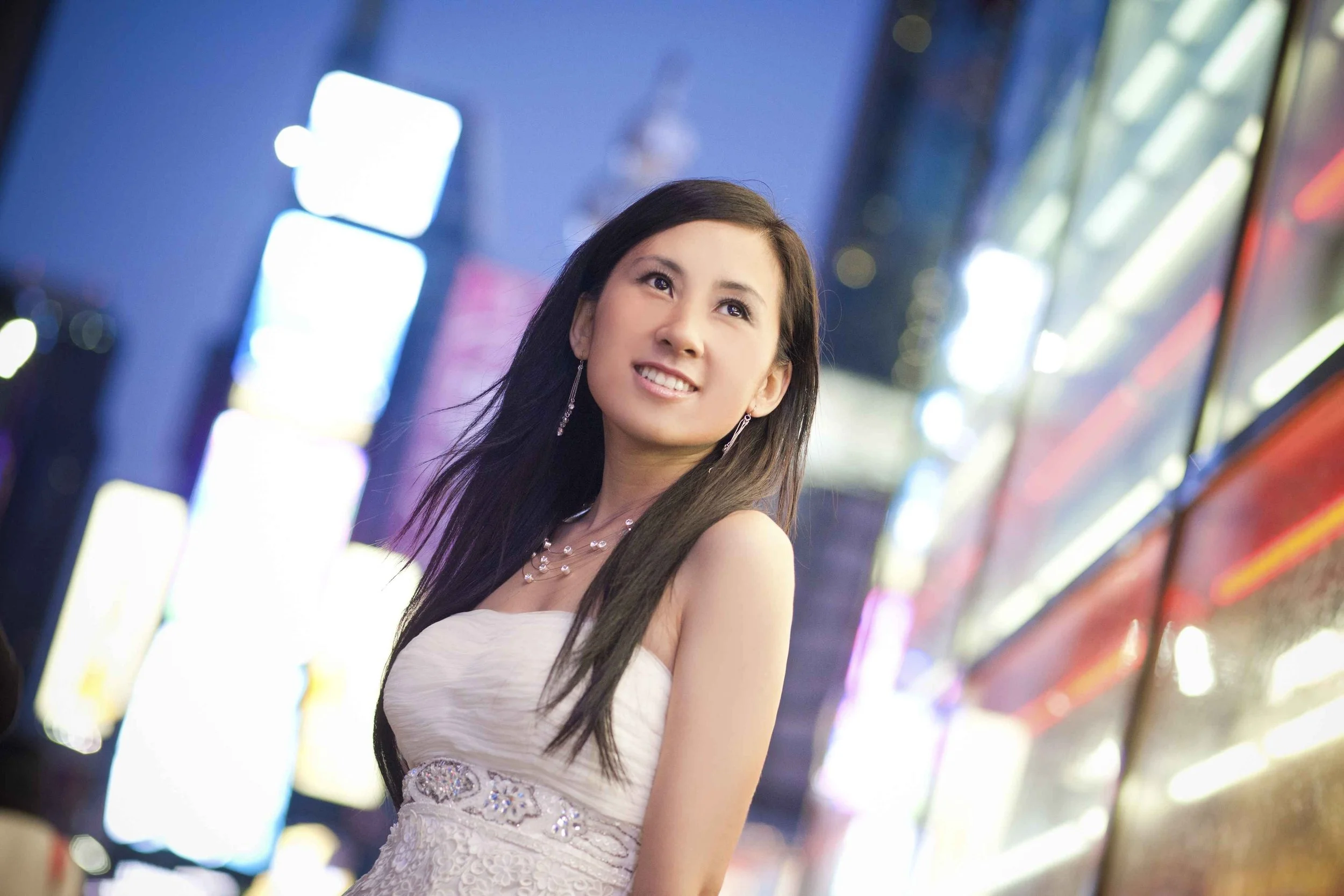 julia-sun-tv-host-prime-time-new-york-city.jpg