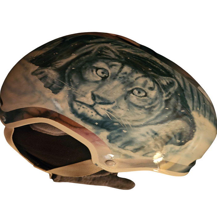 Custom airbrush tiger design on motorcycle helmet with realistic detail and high-gloss finish